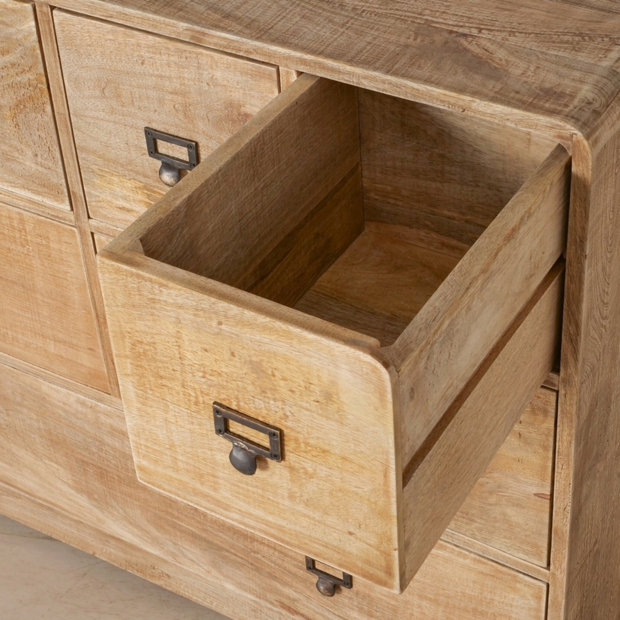 Boltze Kommode Vanita aus Mangoholz – Romantischer Skandi-Landhaus-Stauraum, natur 