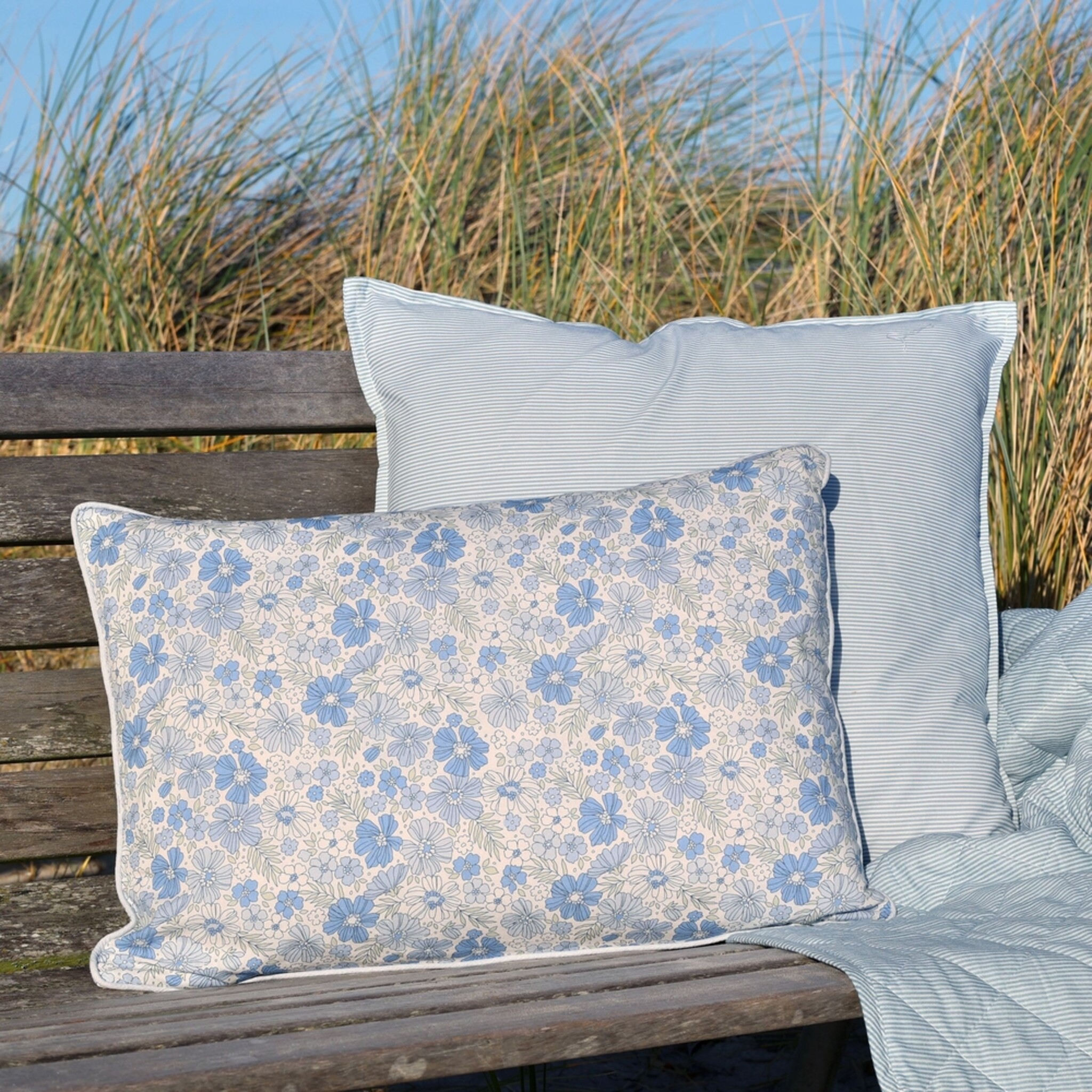 Chic Antique Aix Kissenbezug mit Blumenmuster, sky blue 