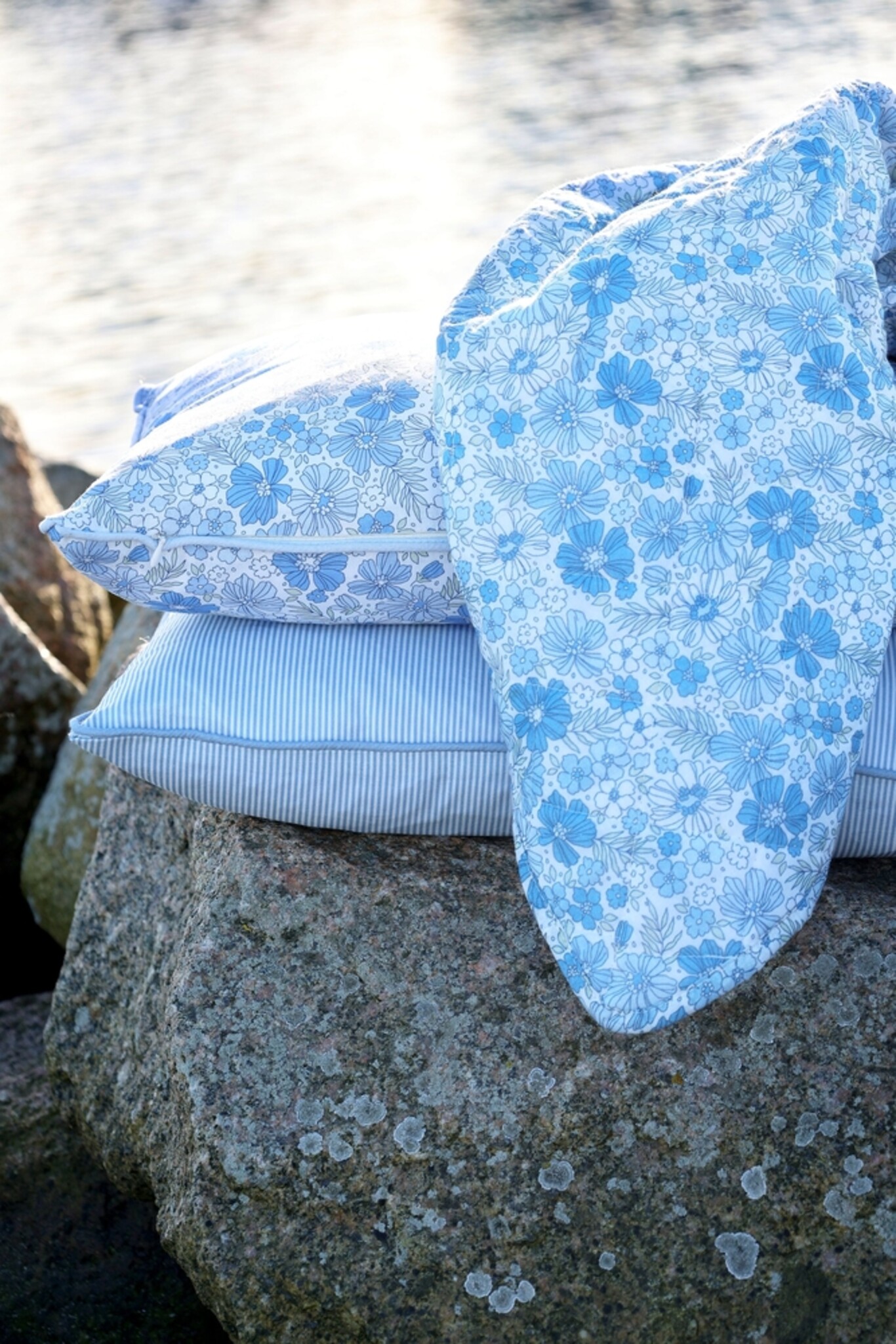 Chic Antique Aix Quilt mit Blumenmuster, blau, sky blue 