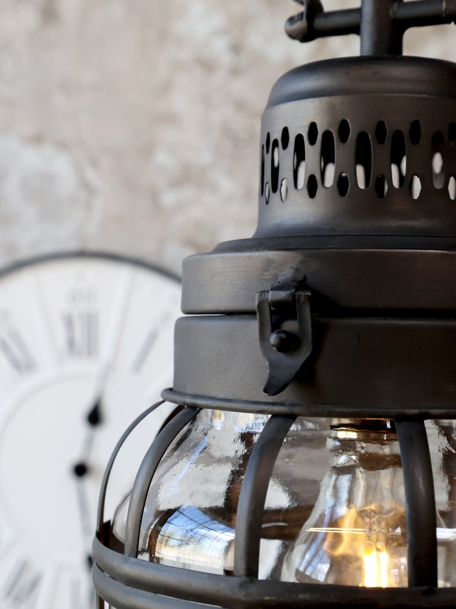 Antike Stalllaterne, schwarz 