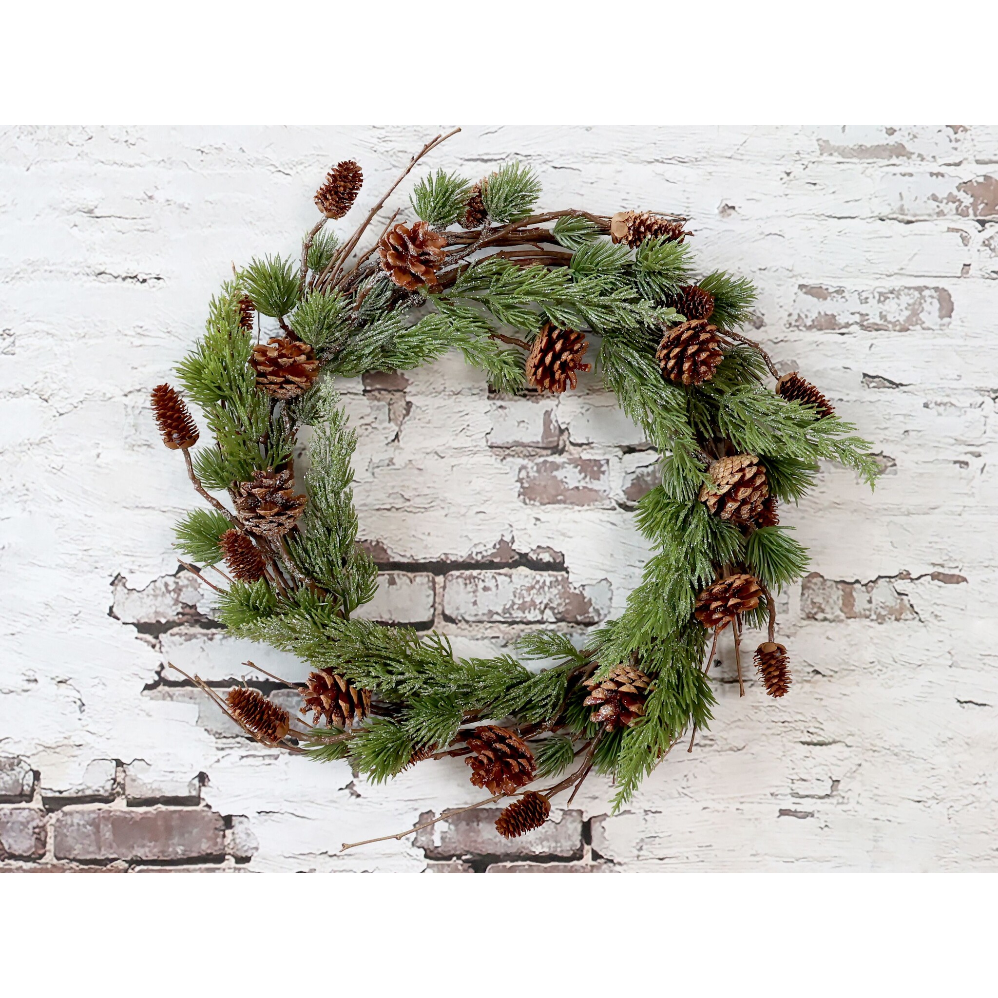 Fleur Kranz aus Zweigen mit Zapfen, grün