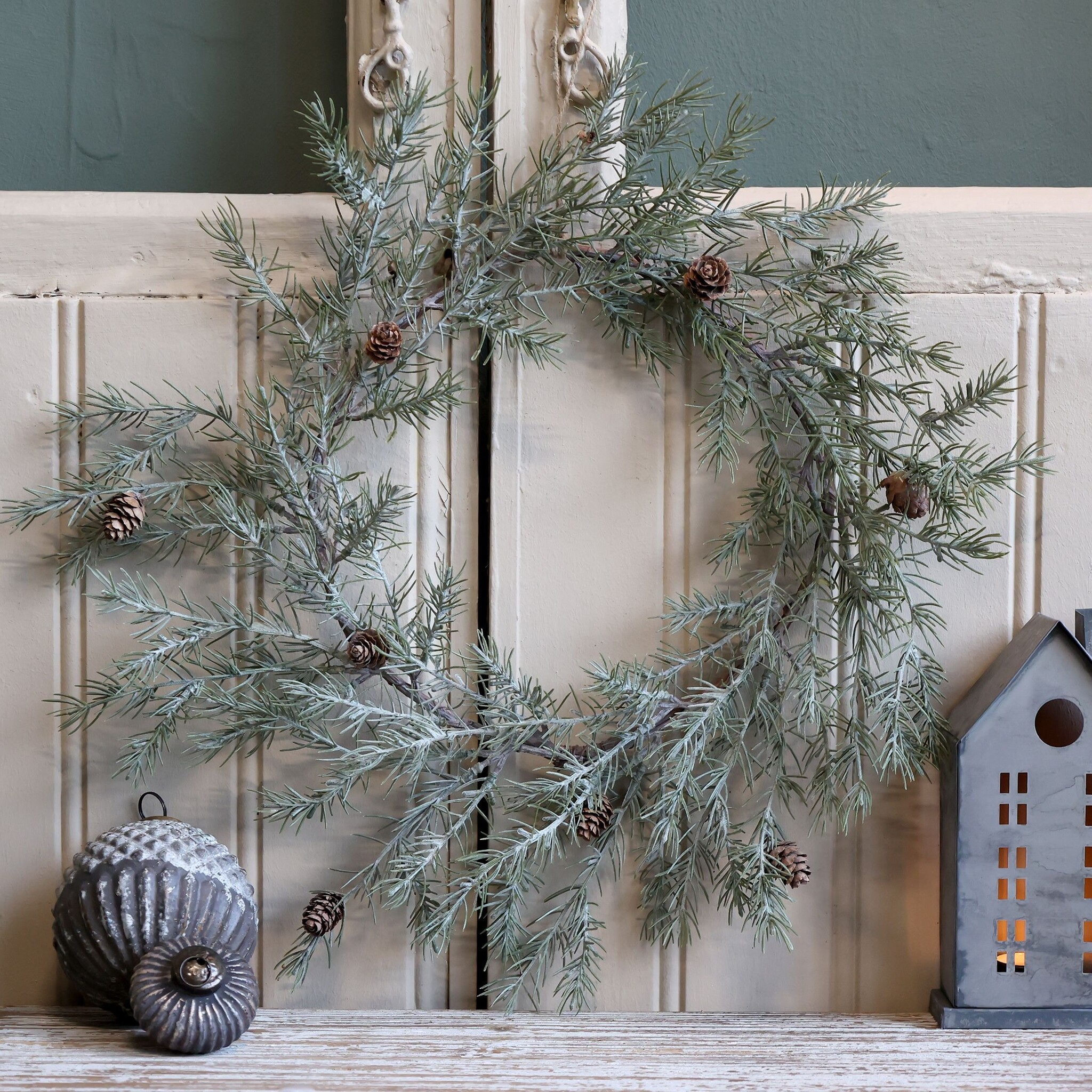 Fleur Künstlicher Kranz mit Zapfen, grün 