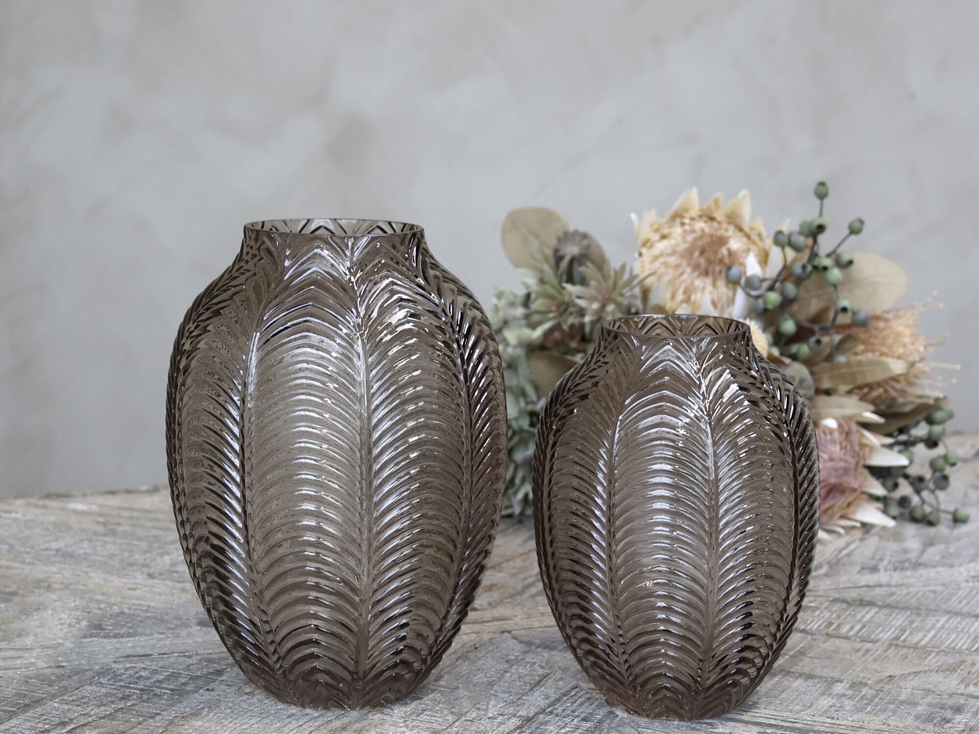 Glasvase mit Blattmuster,  