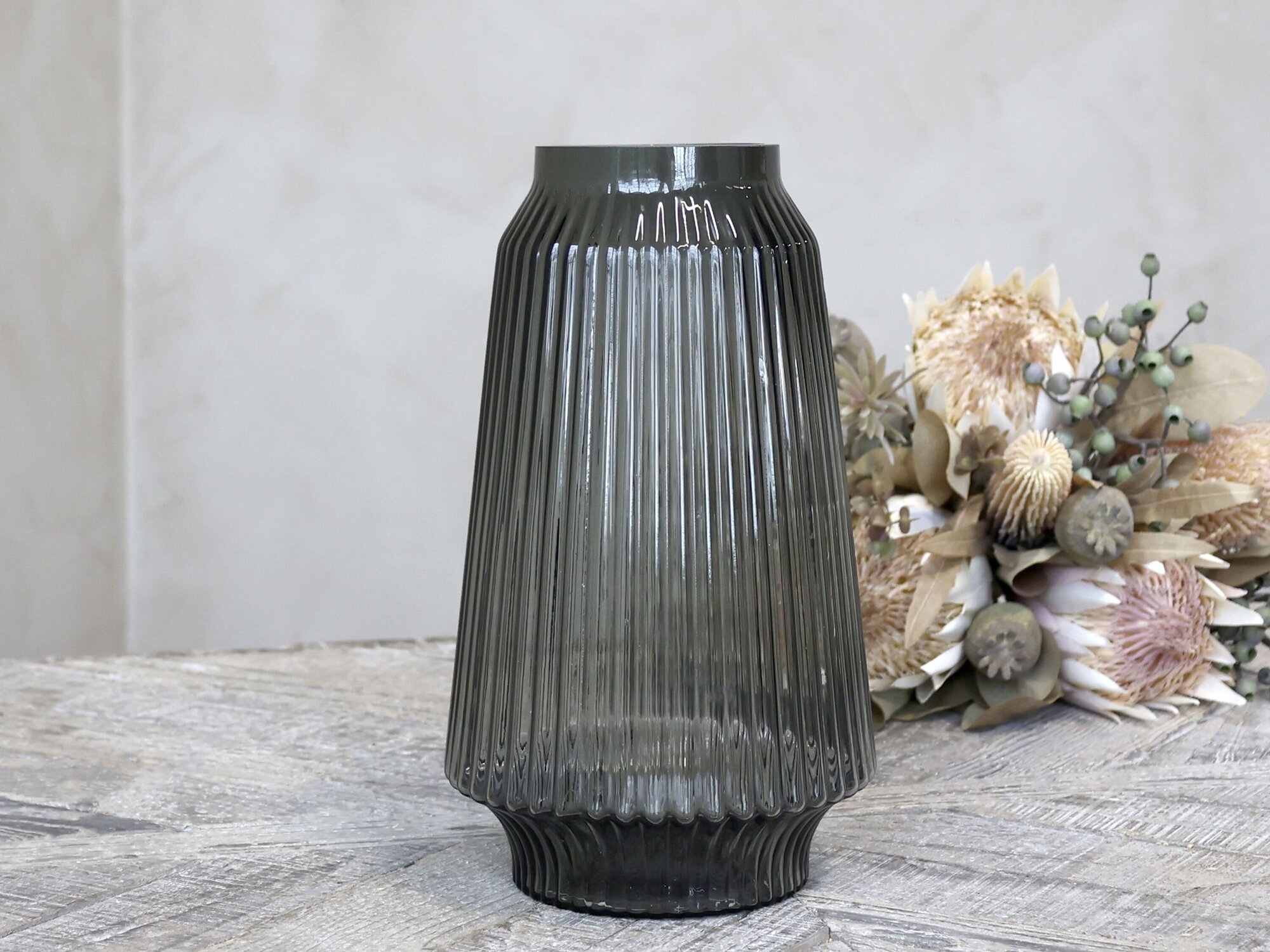 Glasvase mit Rillen, kohle 