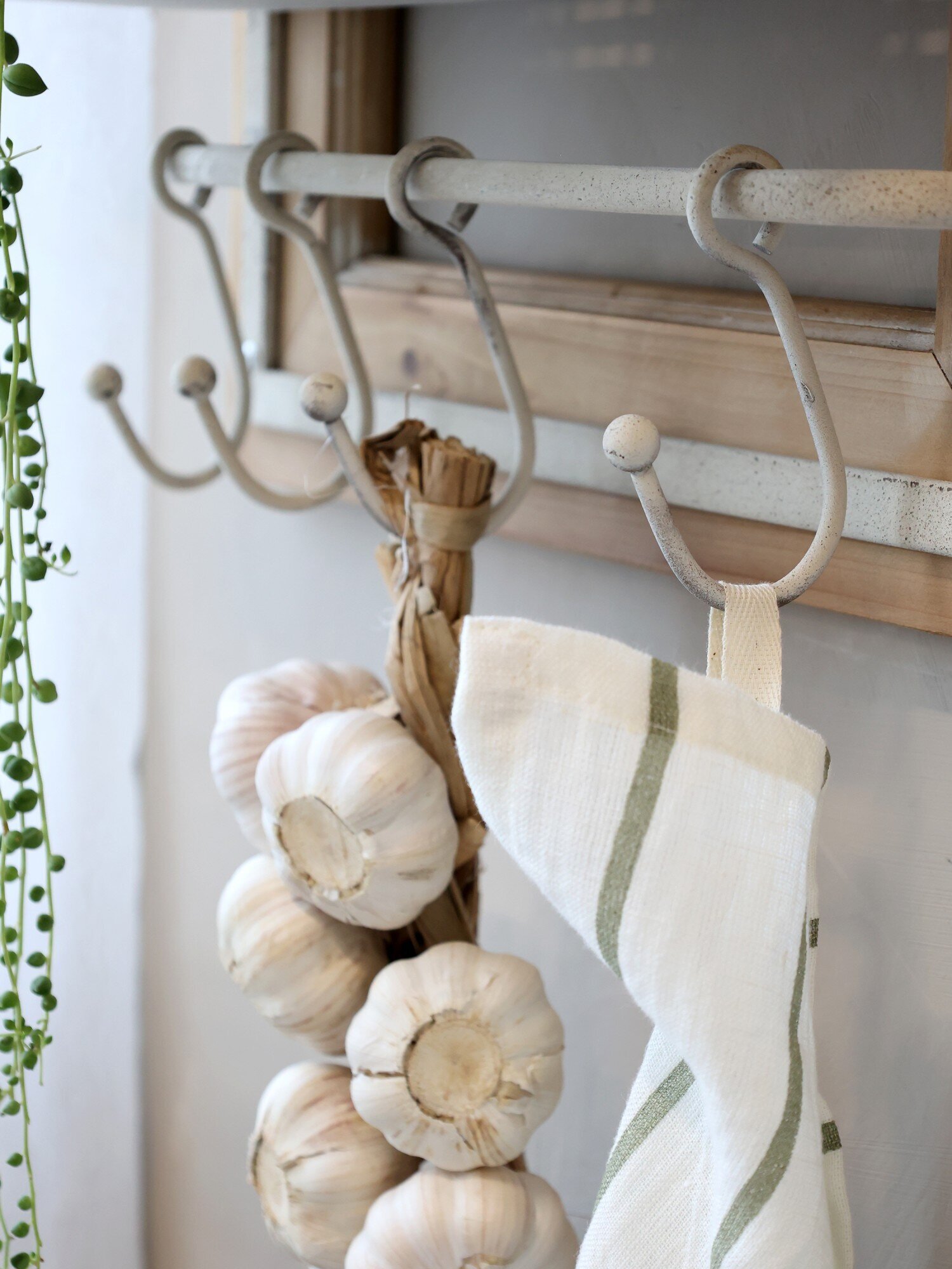 SWOOMEY Bügelbrett-Halter Wandmontiert - Praktischer Organizer Mit Haken Für Bügeleisen & Zubehör