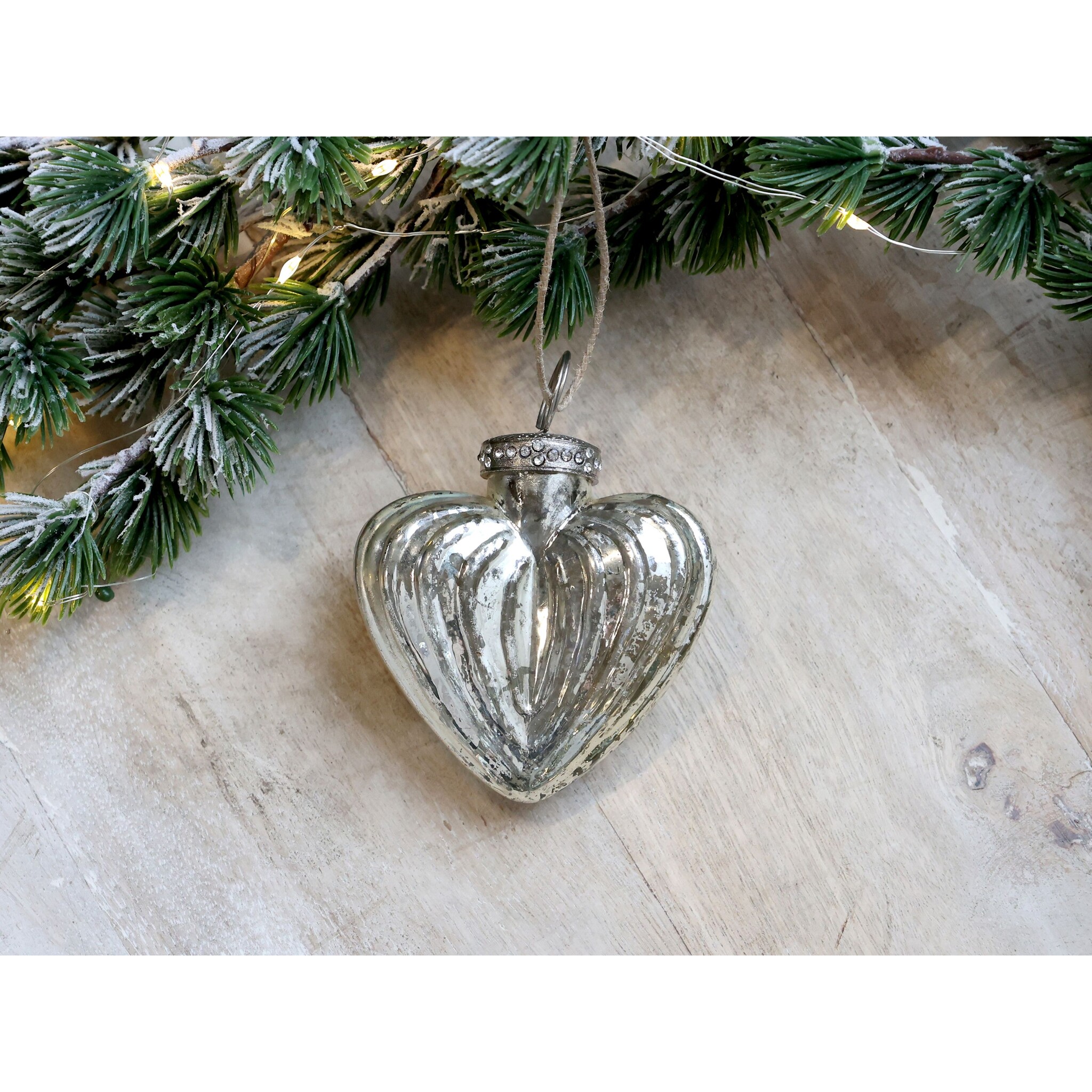 Weihnachtlicher Herz Aufhänger mit Strasssteinen, bauernsilber Höhe 8, Ø 7,5 cm