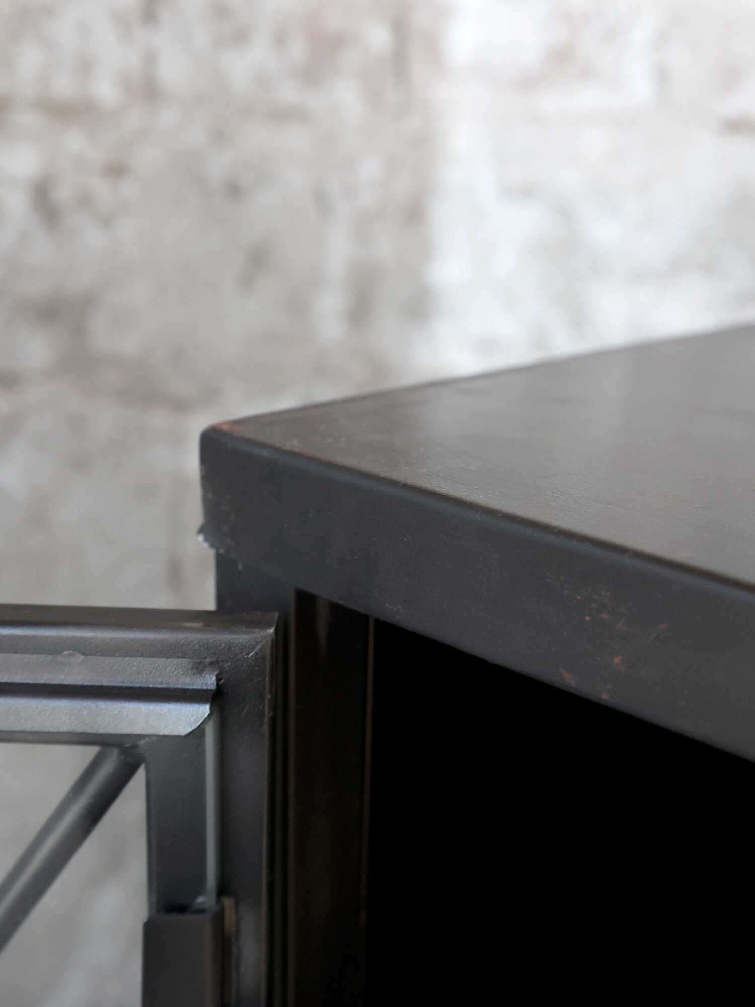 Industrial Vitrinenschrank Factory Rädern mit Glastüren, schwarz 