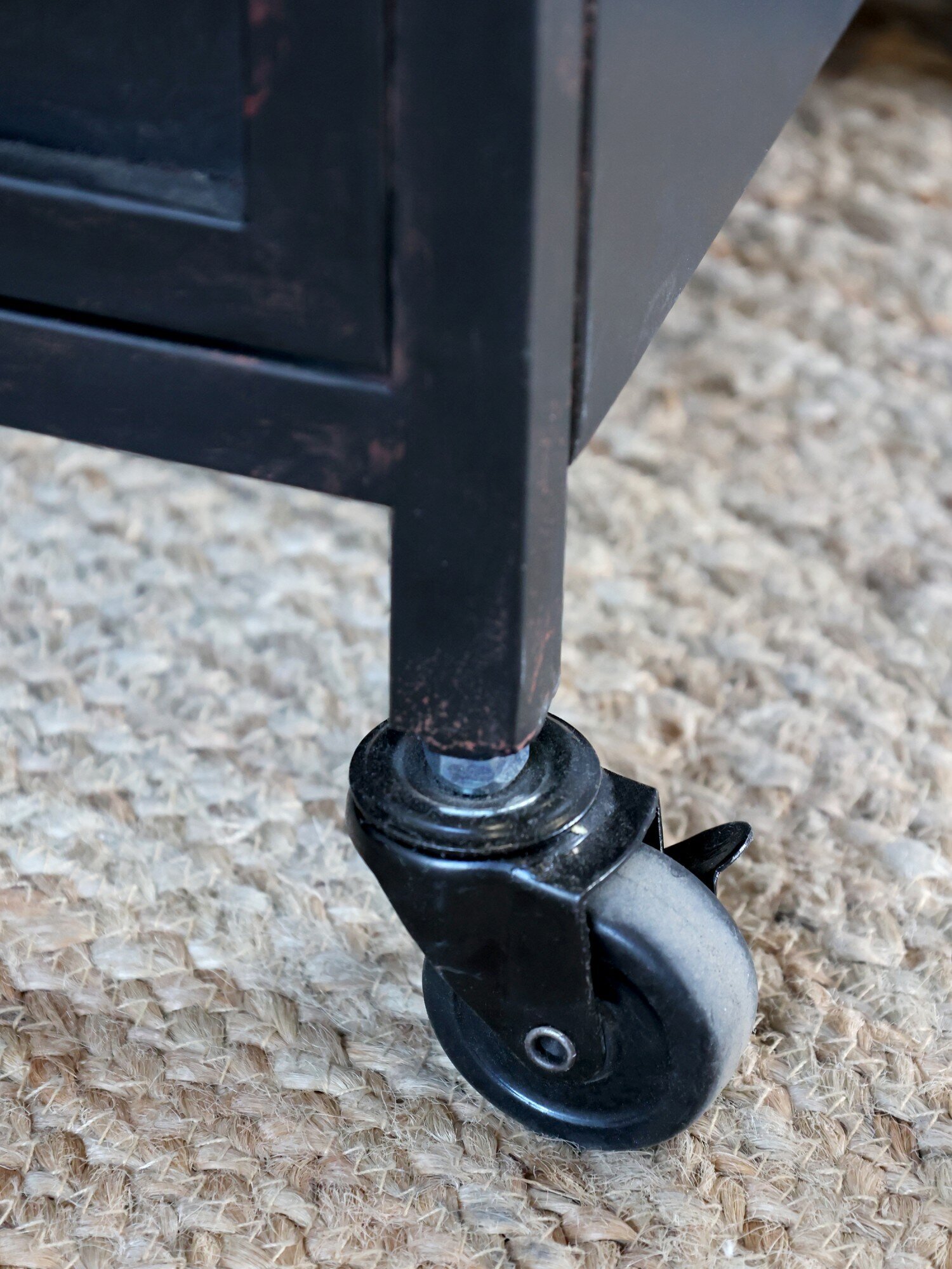 Industrial Vitrinenschrank Factory Rädern mit Glastüren, schwarz 