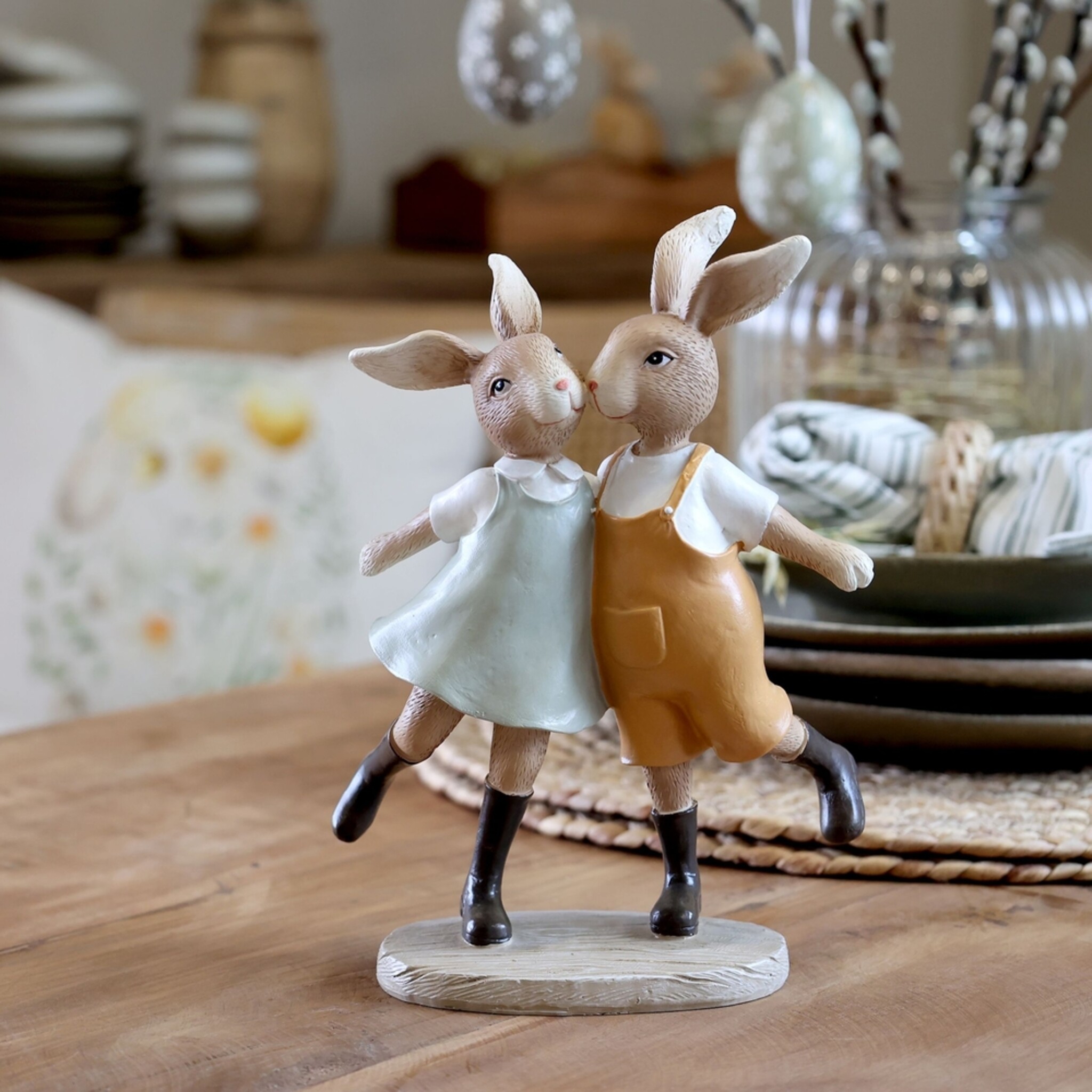 Kaninchenfigur mit Kleid & Hose, braun 