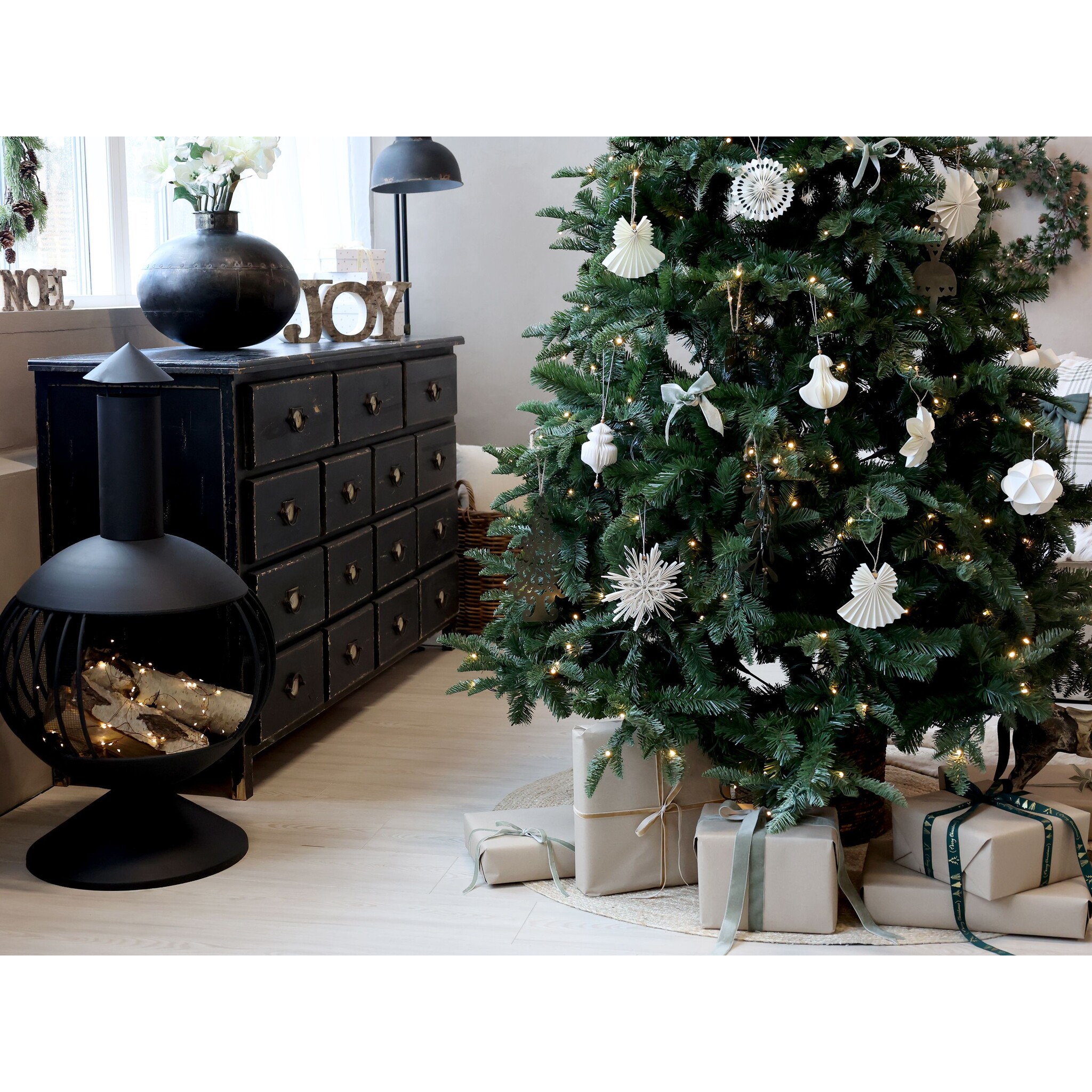 Künstlicher Weihnachtsbaum Fleur mit Korb & LED-Lichterkette mit Timer, grün 