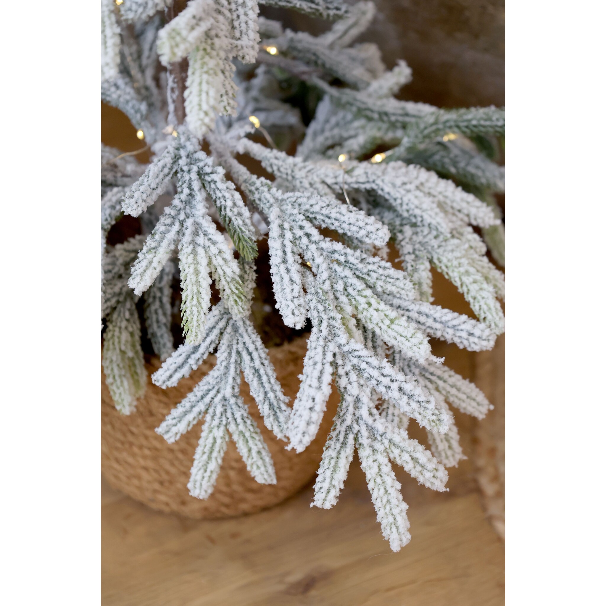 Künstllicher Tannenbaum mit Schnee & LED inkl. Timer, grün 