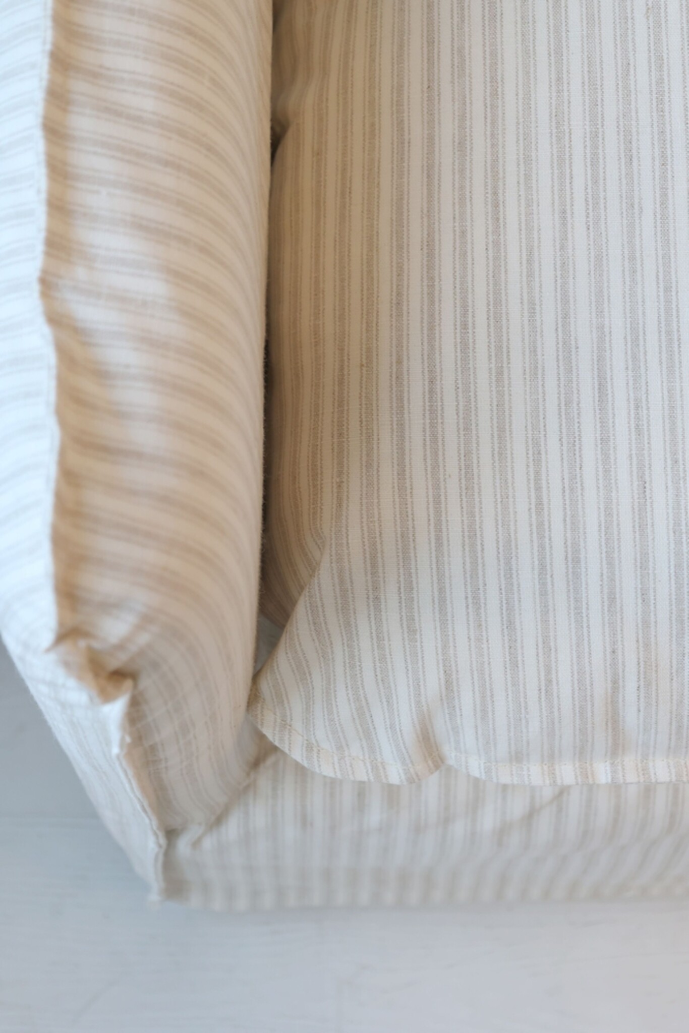 Malo Leinensofa mit 5 Kissen – Französischer Landhausstil, creme 