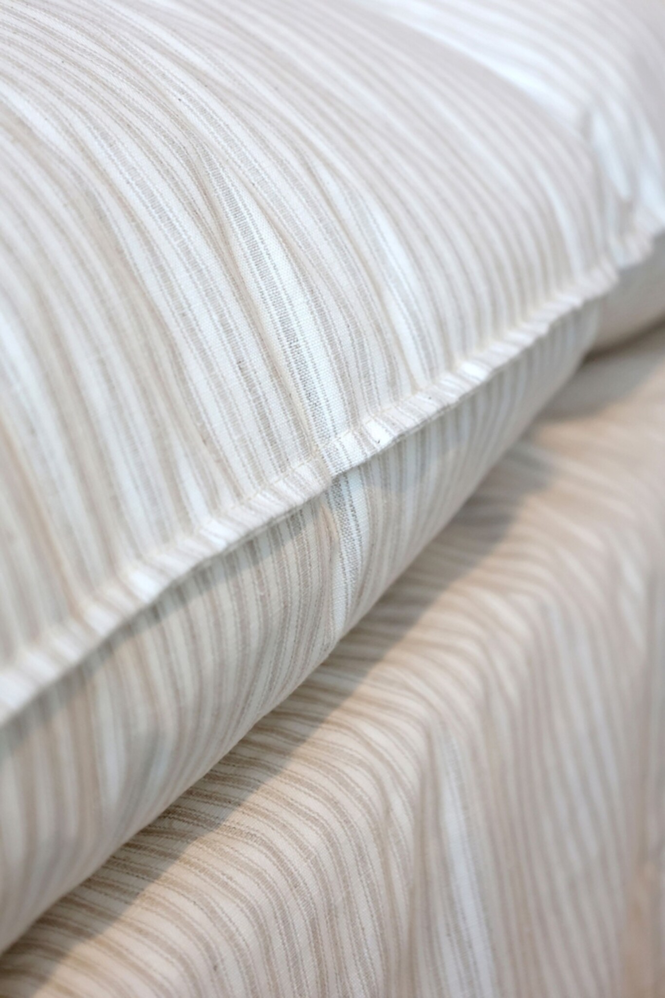 Malo Leinensofa mit 5 Kissen – Französischer Landhausstil, creme 