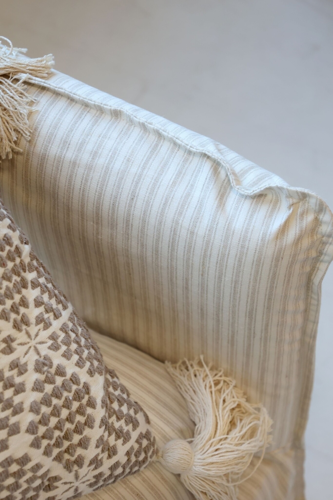Malo Sessel – Französischer Landhausstil mit 3 Kissen, creme 