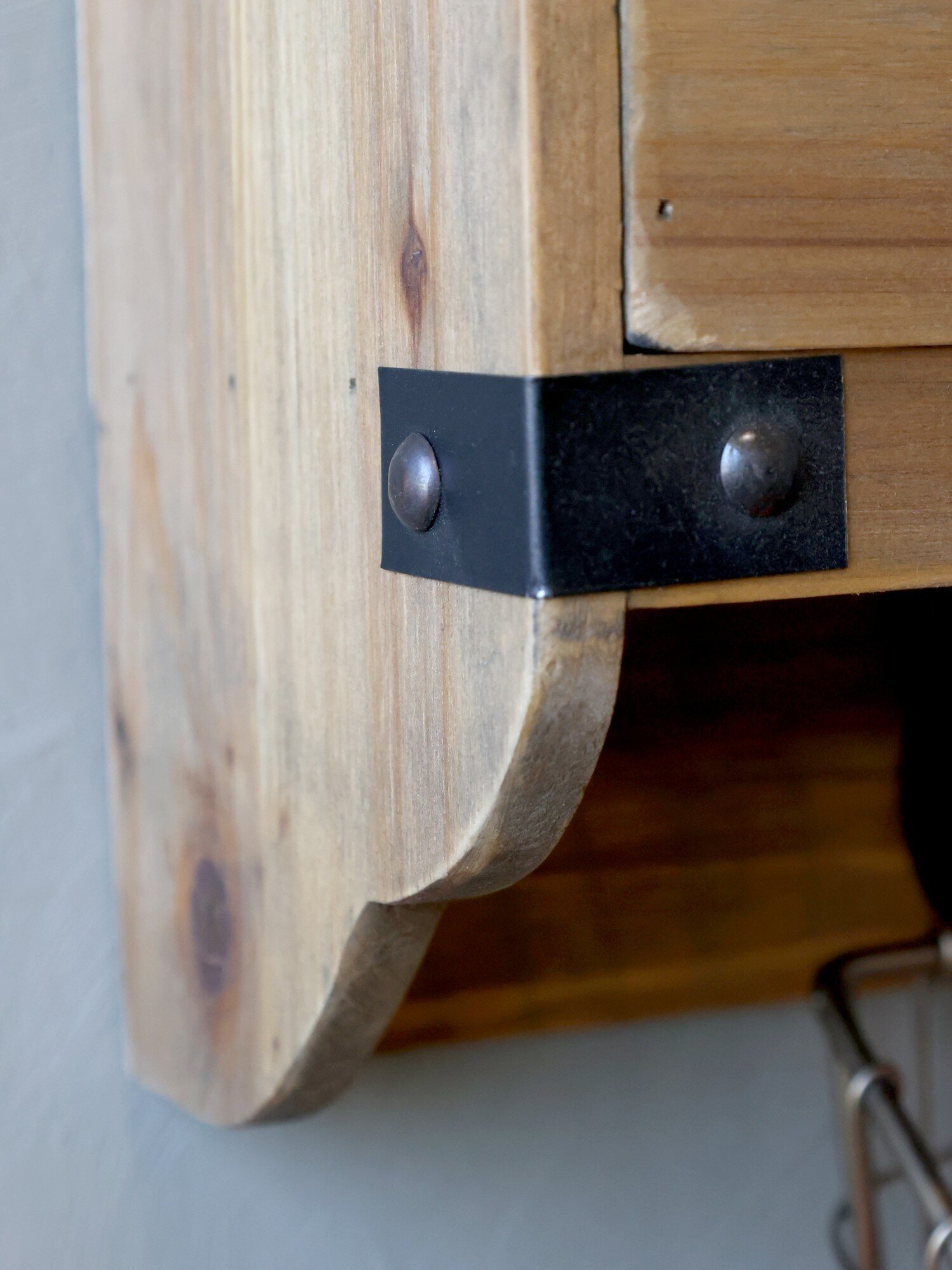 Regalbrett mit 2 Schubladen und 3 Haken, natur 