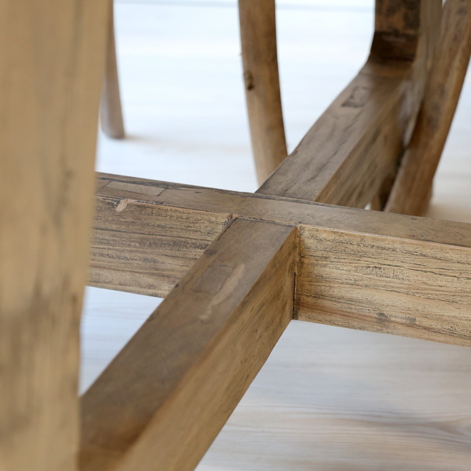 Runder Esstisch aus Recyclingholz, natur 