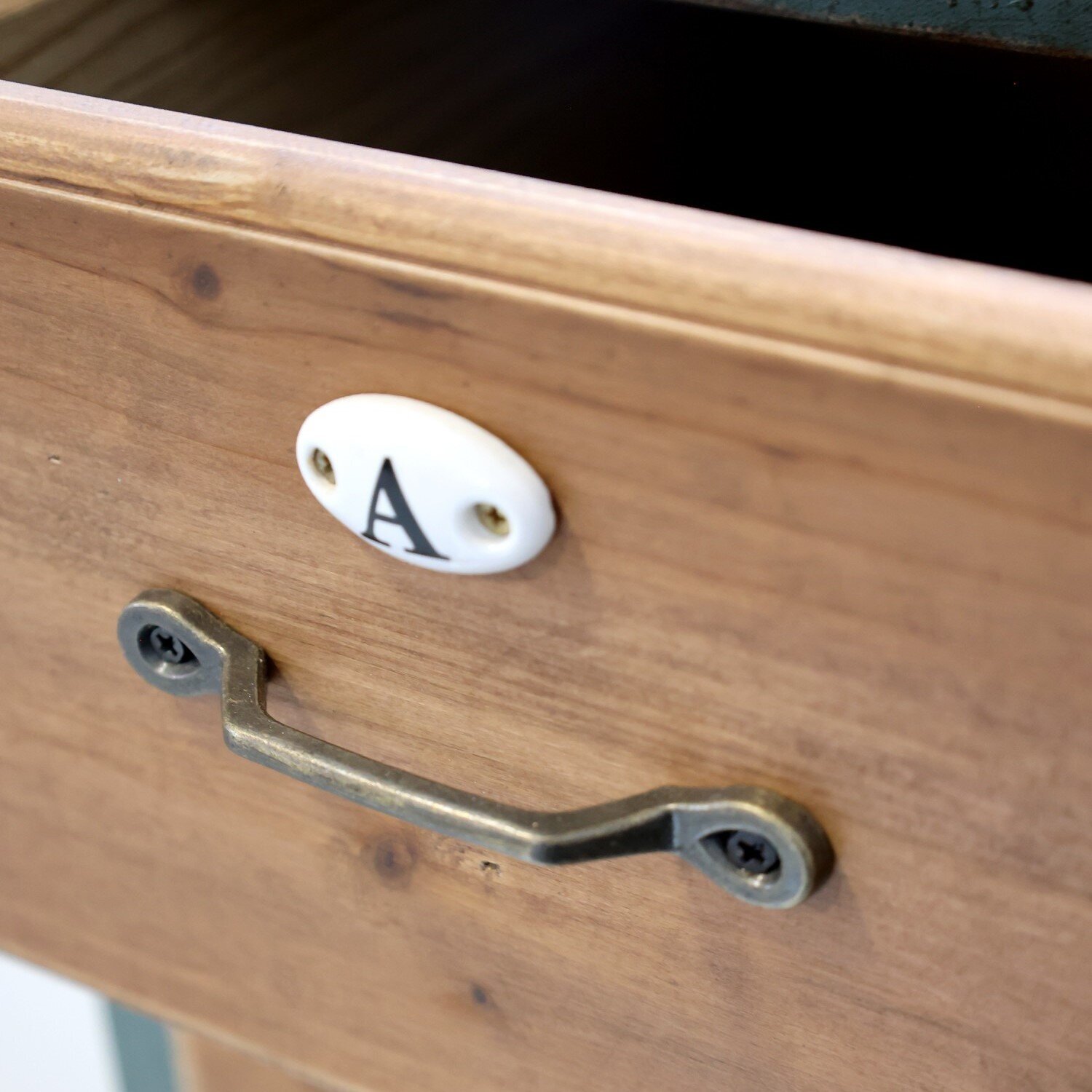 Schranktisch aus Tannenholz, opal 