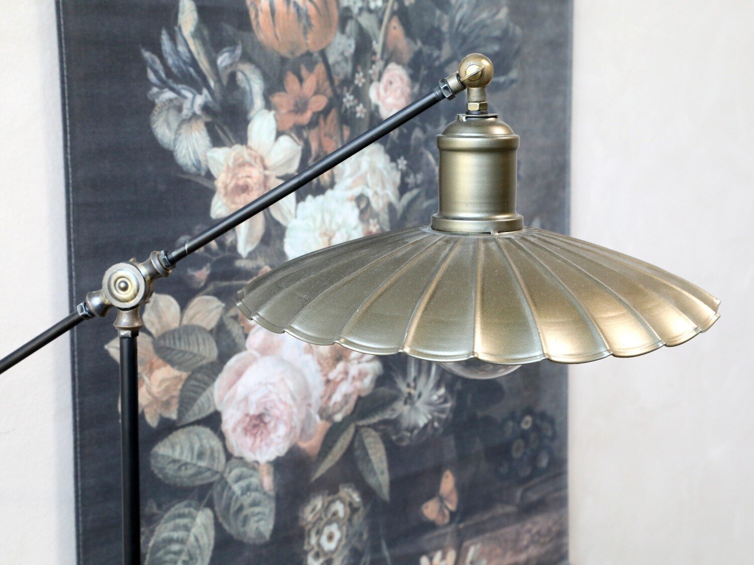 Stehlampe mit Blumenschirm, antik messing 
