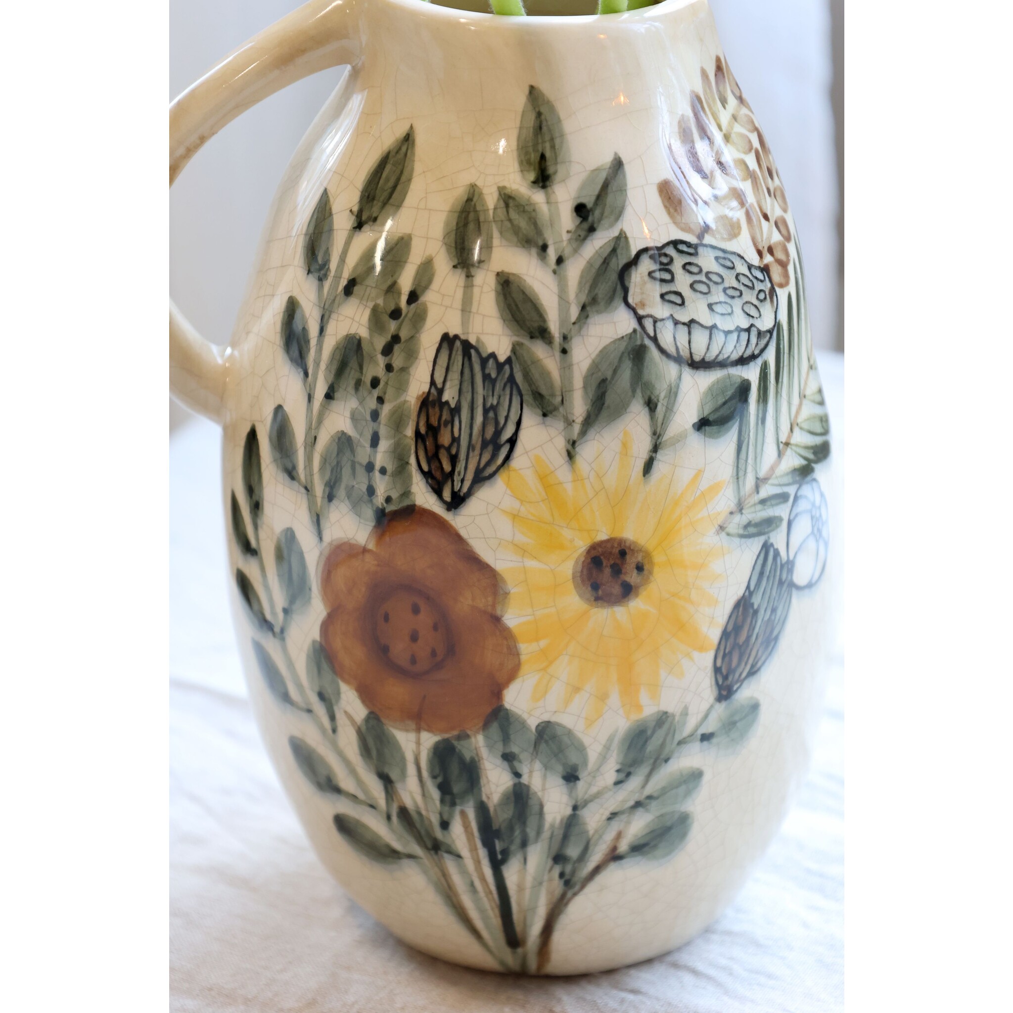 Steingut Kanne mit Blumenmotiv,  