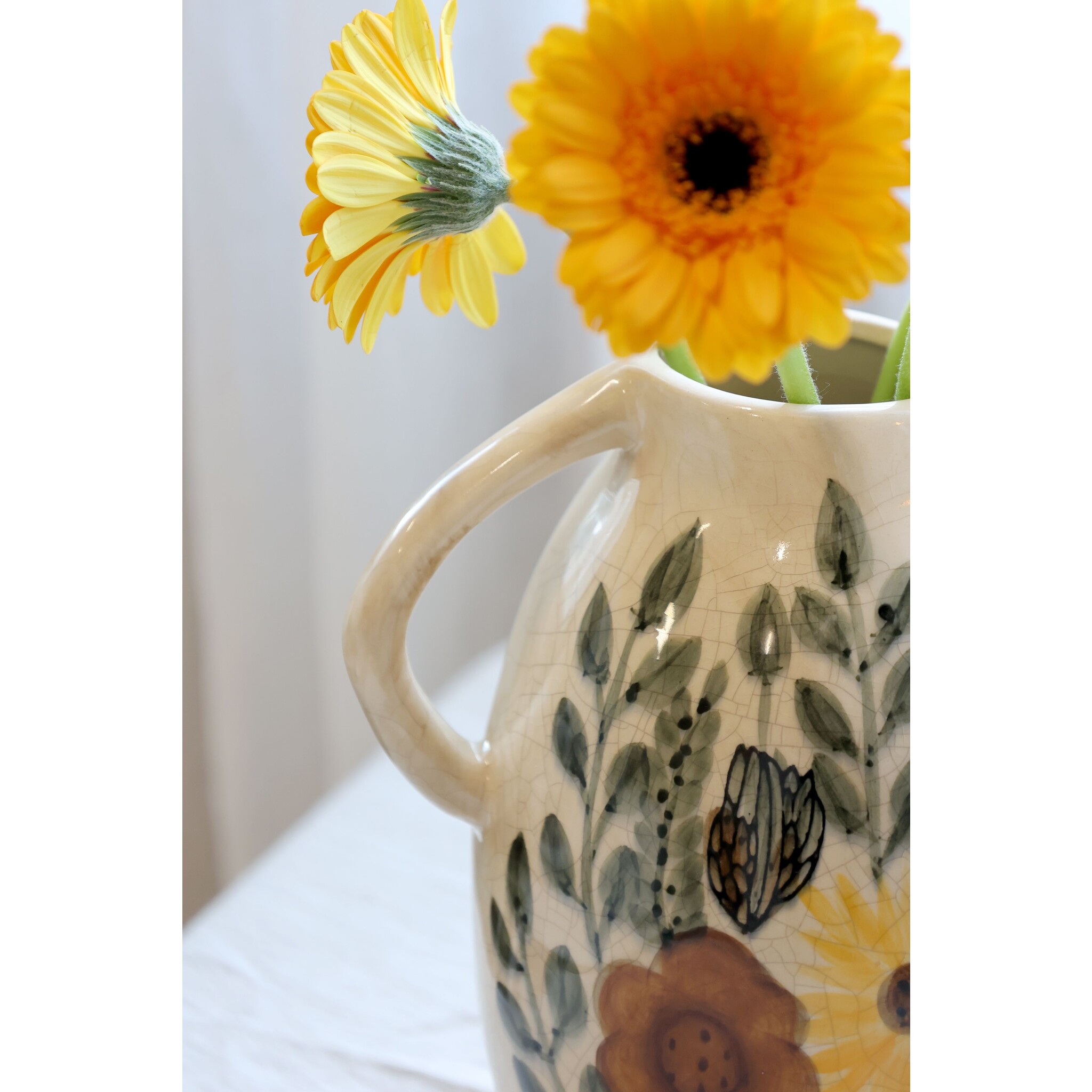 Steingut Kanne mit Blumenmotiv,  