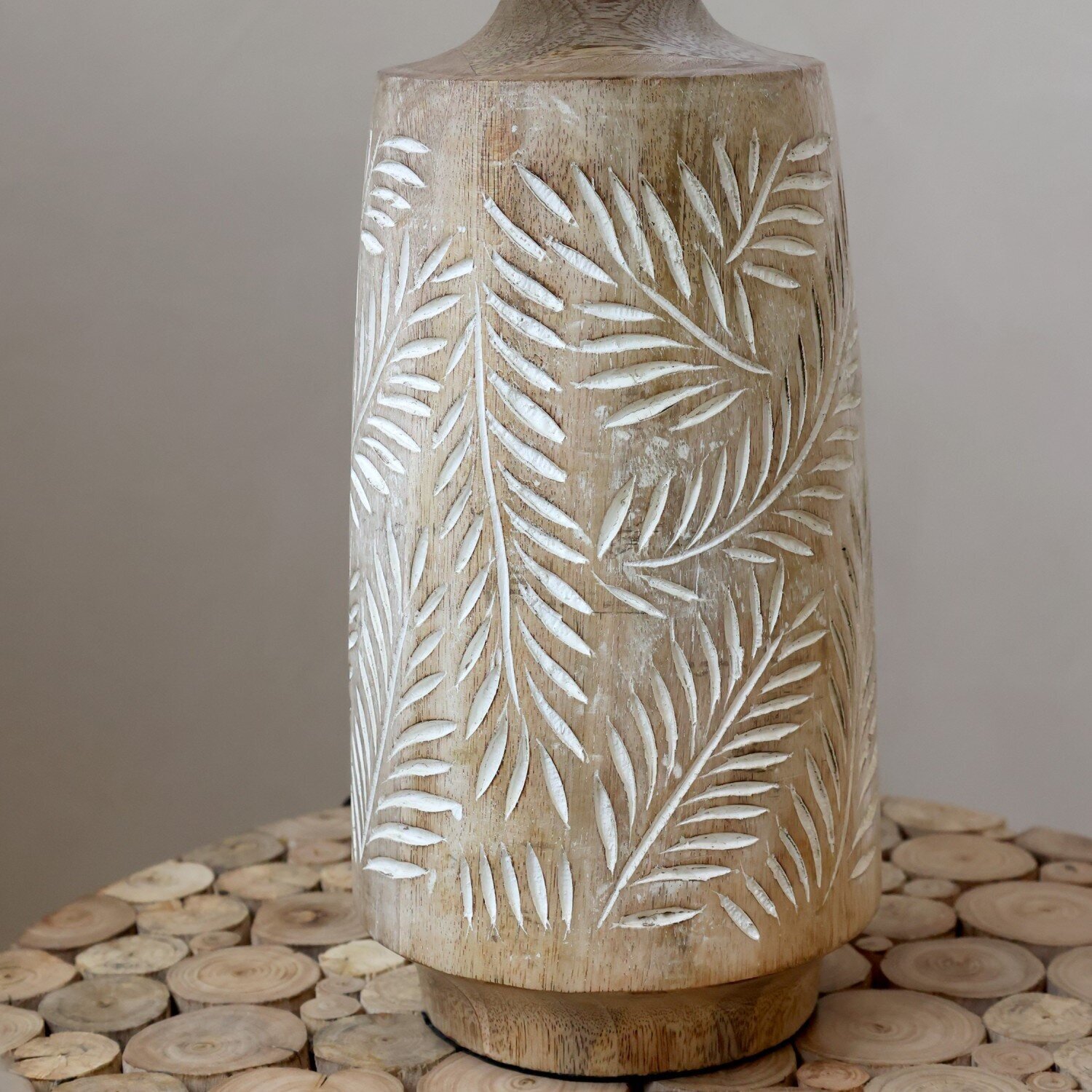 Tischlampe mit Holzfuss und Lampenschirm, natur 