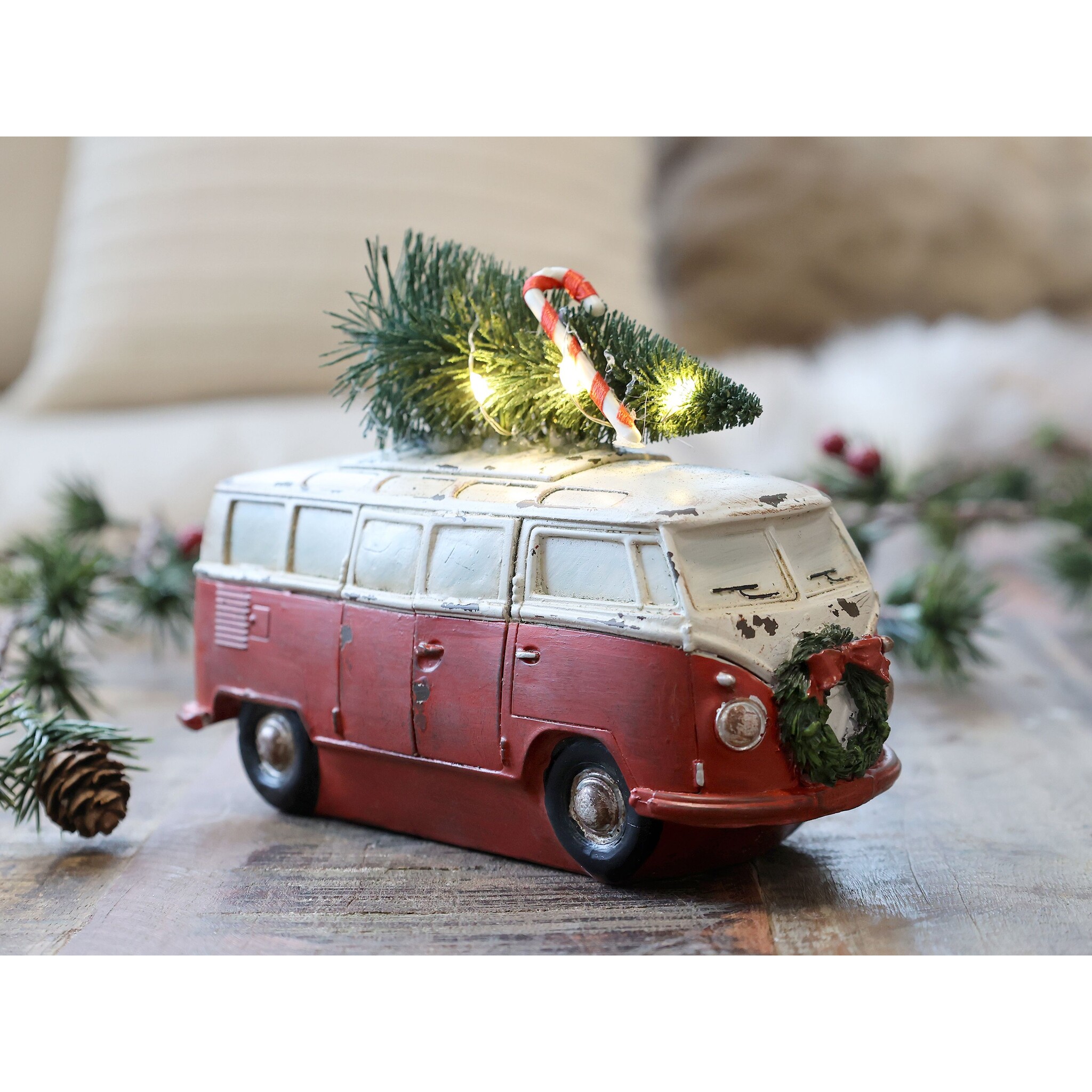 Vintage Bus mit Weihnachtsbaum und LED, rot 