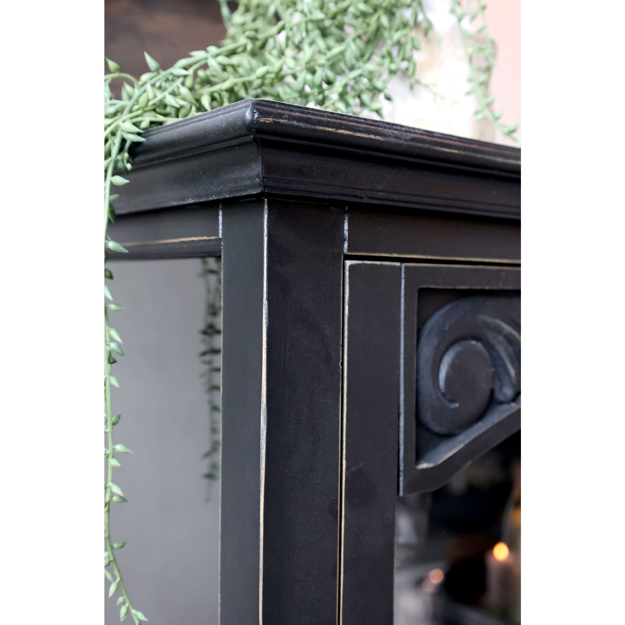 Vitrinenschrank mit Glastüren und Regalböden, antique schwarz 