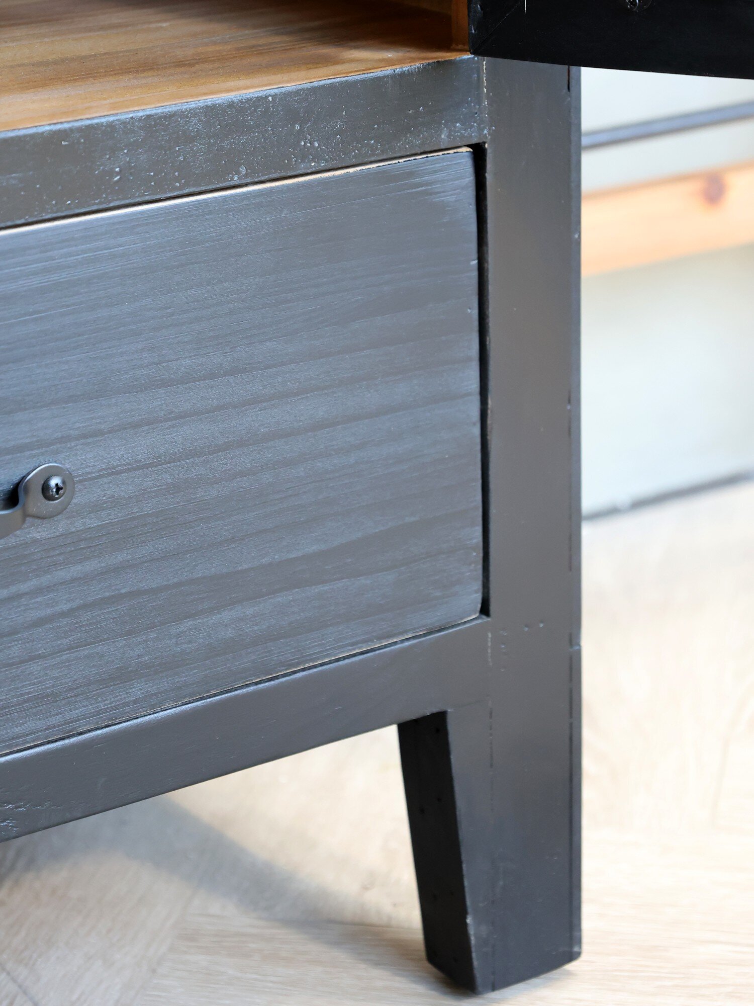 Vitrinenschrank mit Glastüren und Regalböden aus Holz, schwarz 