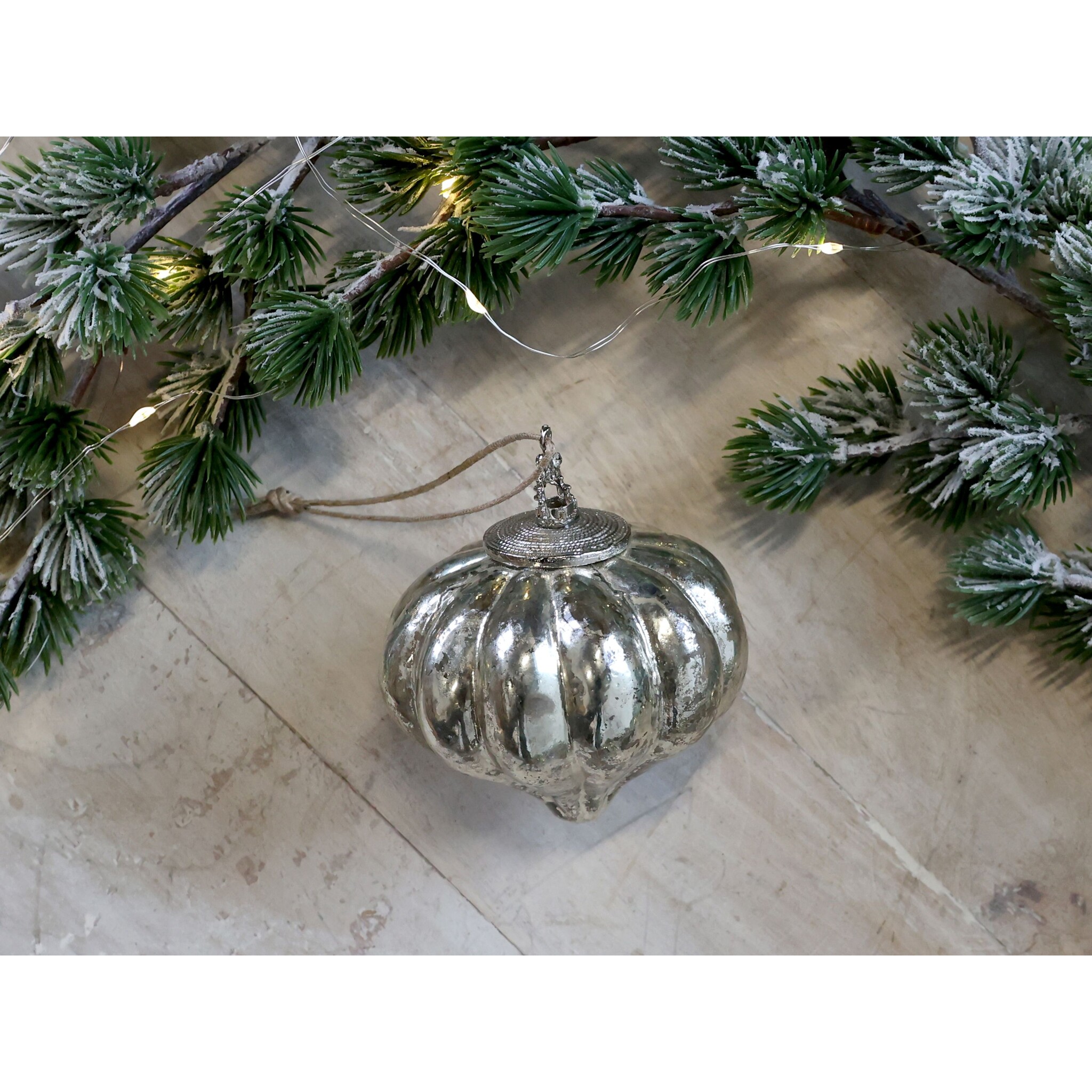 Weihnachtlicher Tropfen Aufhänger mit Strasssteinen, bauernsilber Höhe 9, Ø 8 cm