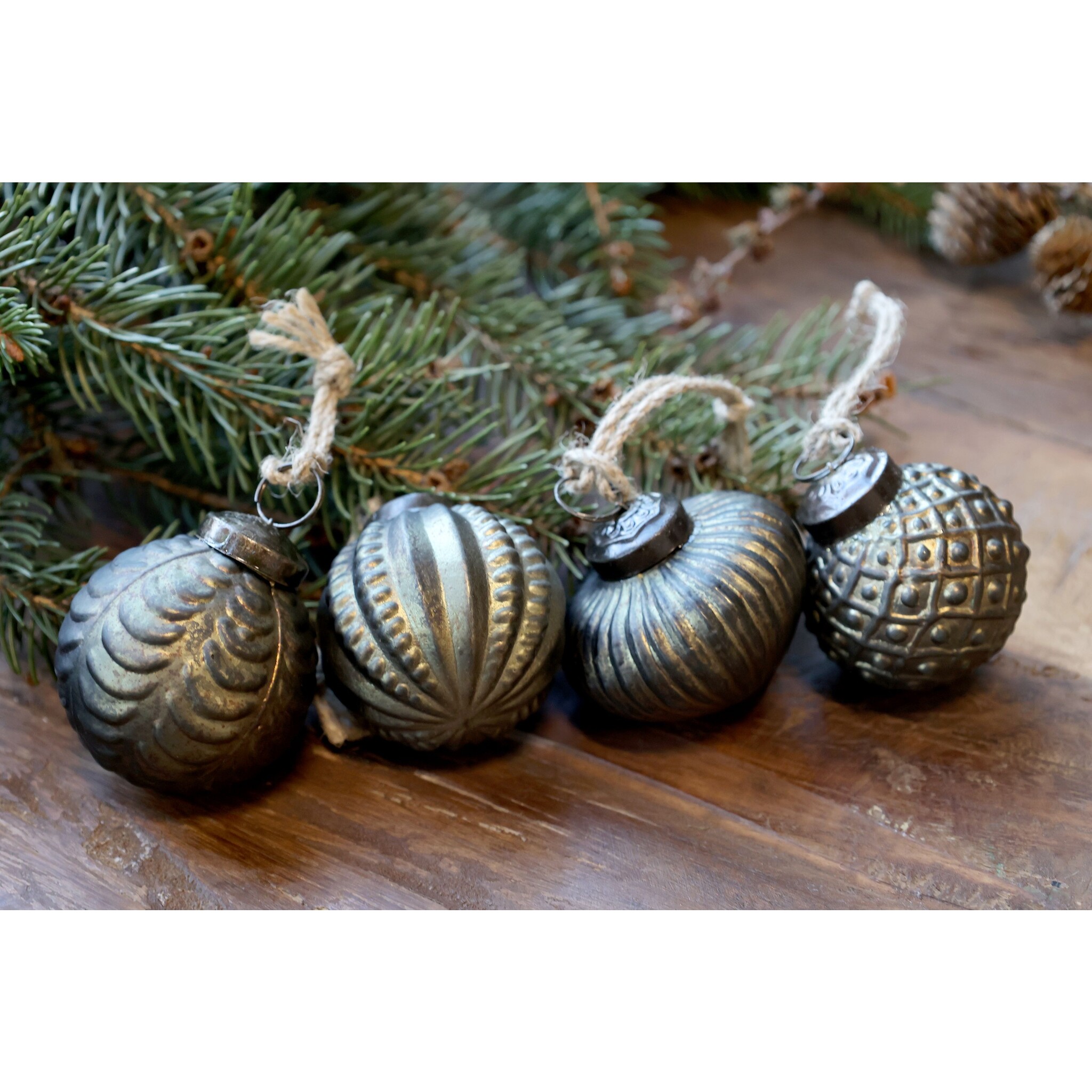 Weihnachtskugeln in einer Schachtel 12er Set, oliv