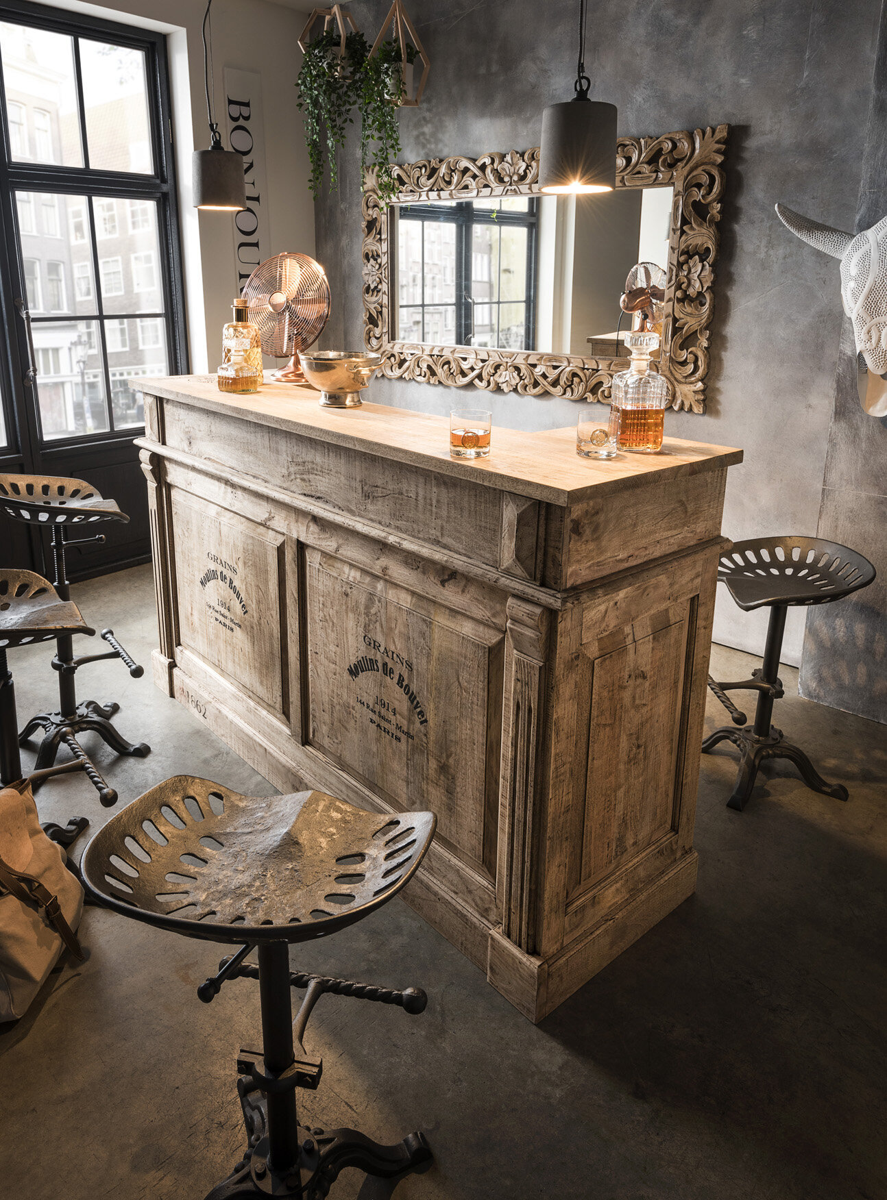 Bar-Tresen Schrank Mangoholz massiv mit Beschriftung, natur 