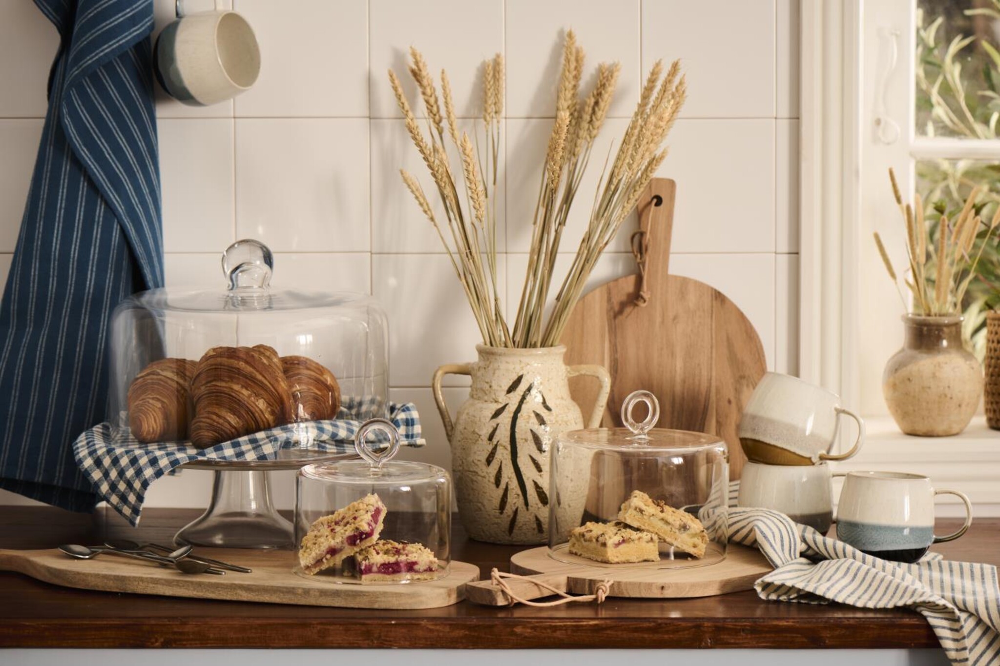 Frischer Kuchen in der Küche Bild 2