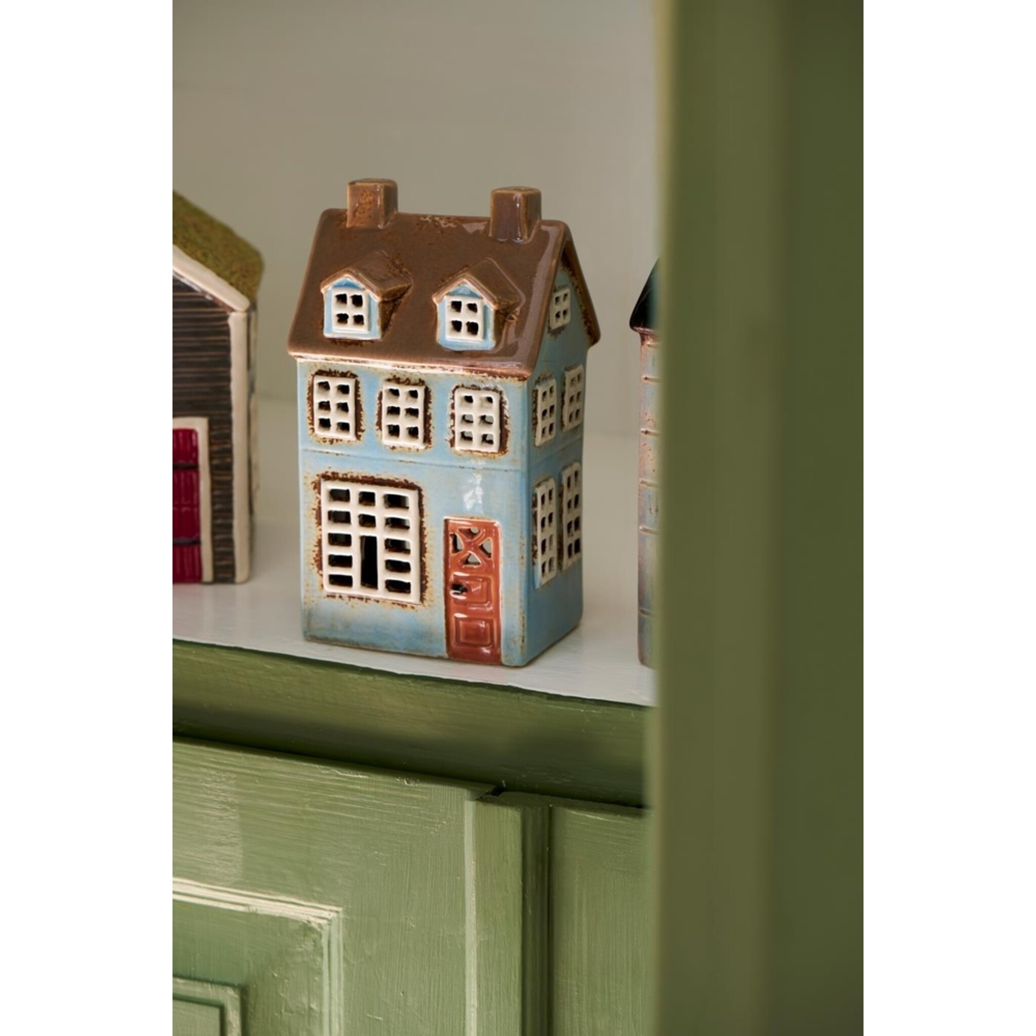 IB Laursen Lichthaus Nyhavn – Hellblaue Fassade mit 2 Dachfenstern, hellblau 