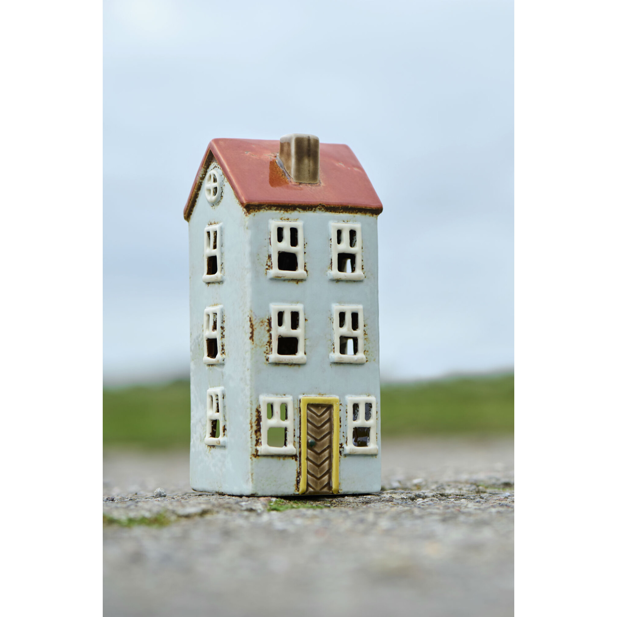 Keramikhaus Nyhavn hellblau mit gelber Tür, hellblau 