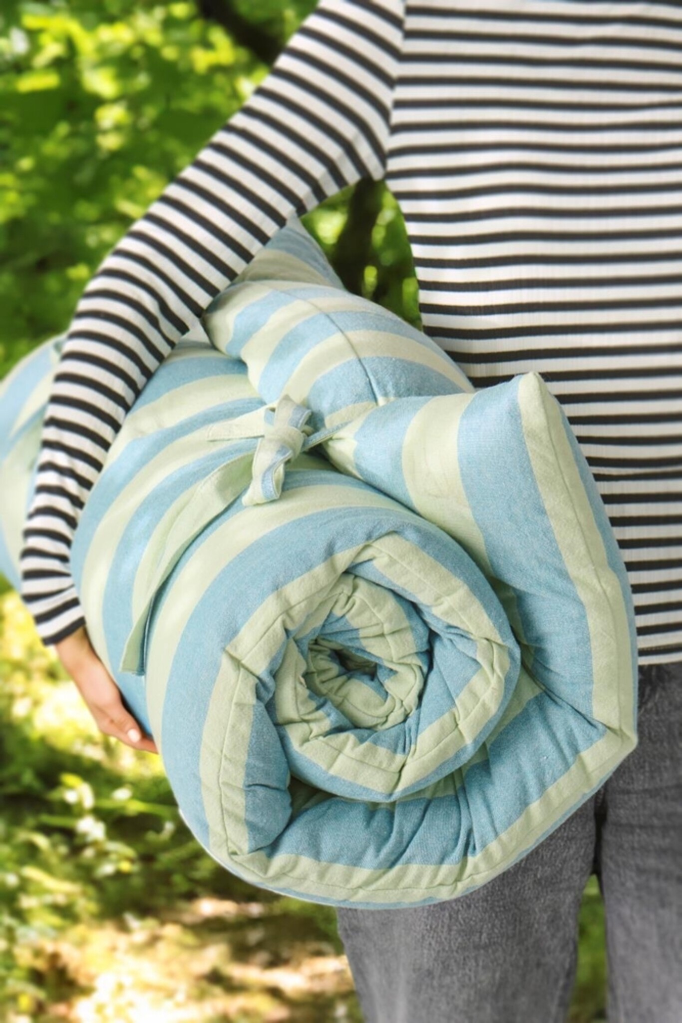 Matratze Linus mit hellgrünen und blauen breiten Streifen, grün 