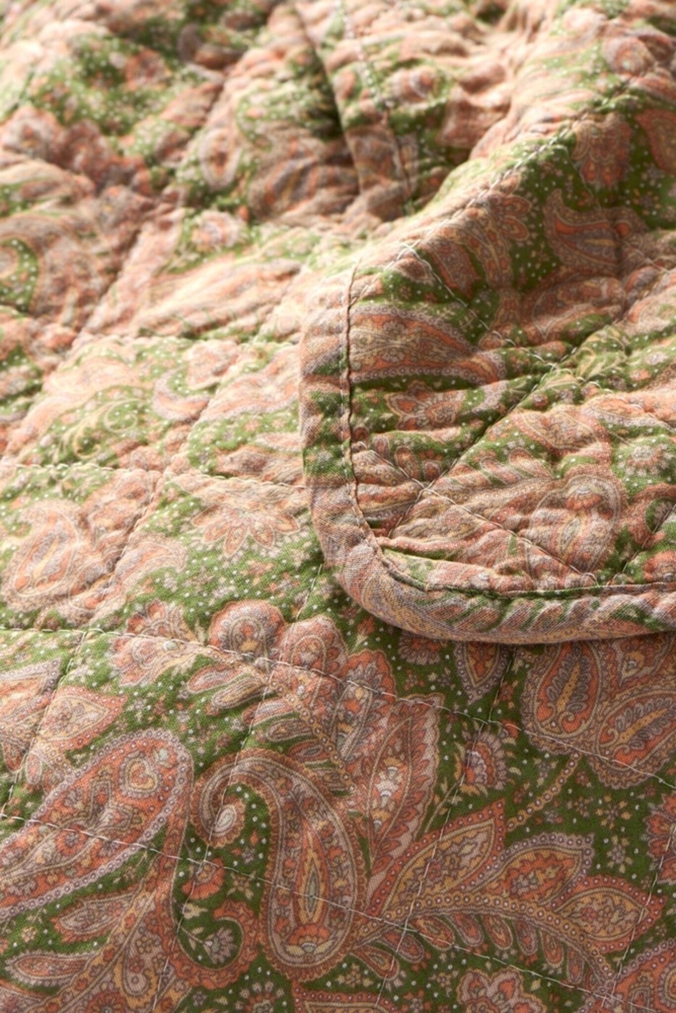IB Laursen Quilt mit grünem & rosa Paisleymuster | Skandinavischer Baumwoll-Traum, rosa 