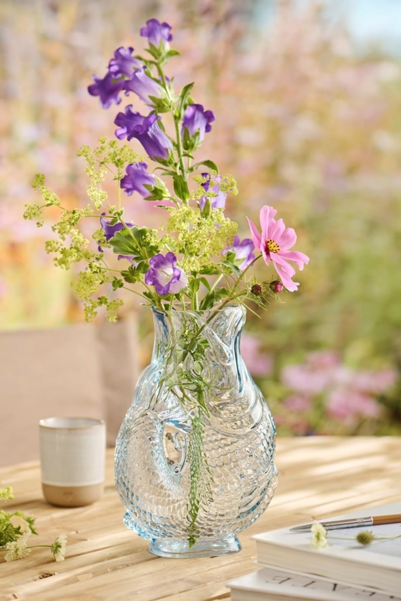 Fischförmige Vase hellblau aus Glas, blau 