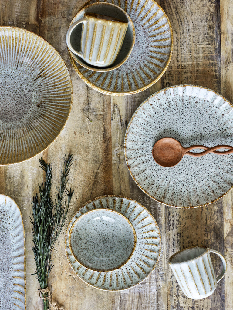 Bloomingville Fleur Essteller aus Steingut Preview Image