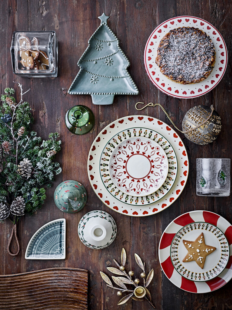 Bloomingville Yule Weihnachten Teller rot  Preview Image