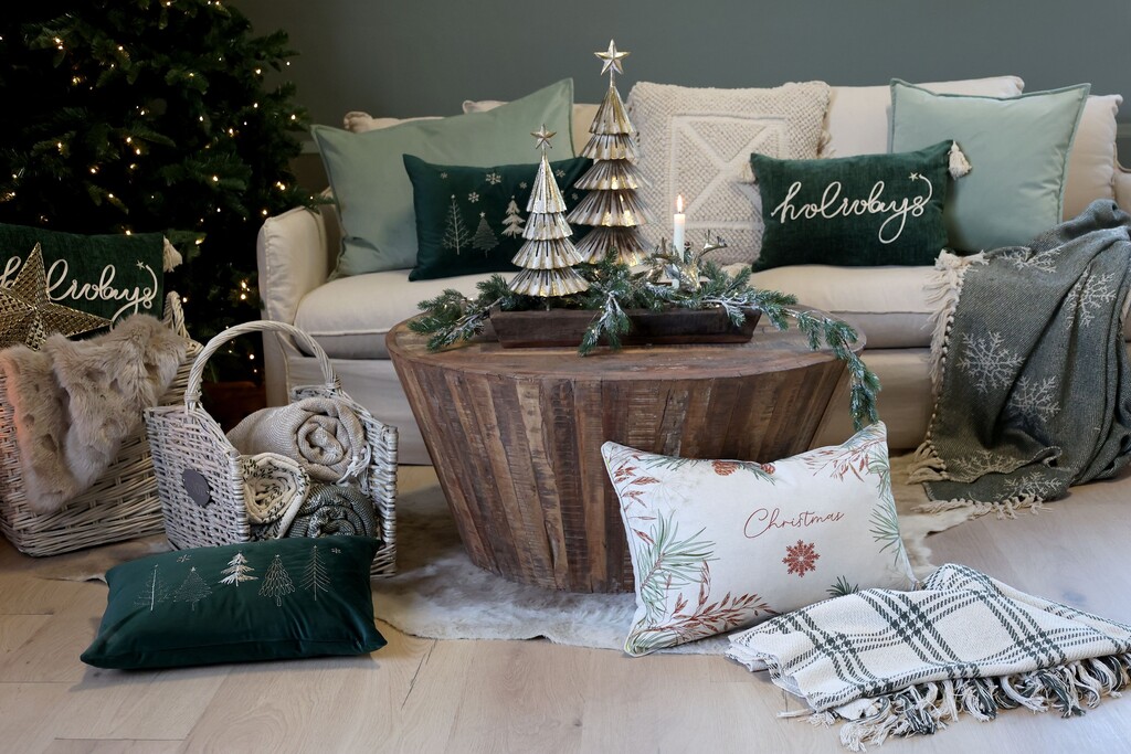Chic Antique Aix Kissebezug mit Weihnachtsbäumen Preview Image