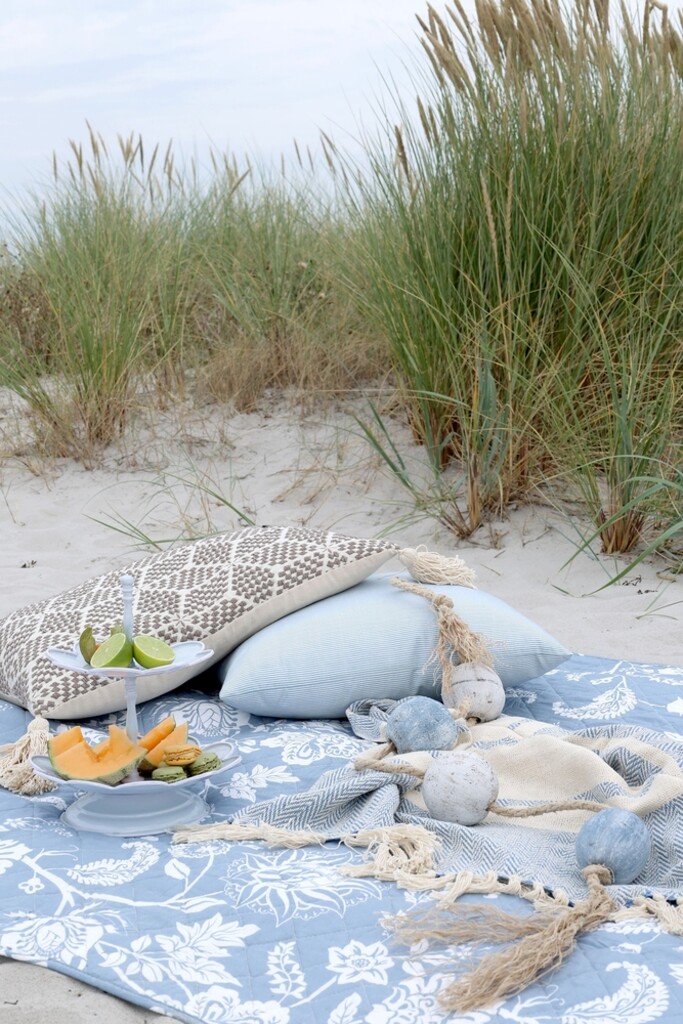 Chic Antique Aix Plaid Garnüberschuss Blau Creme – Skandinavische Gemütlichkeit online kaufen bei SKANDEKO (Ansicht 2)