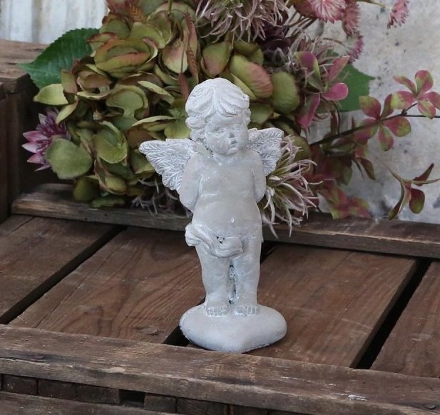 Chic Antique Engel auf Herz Preview Image