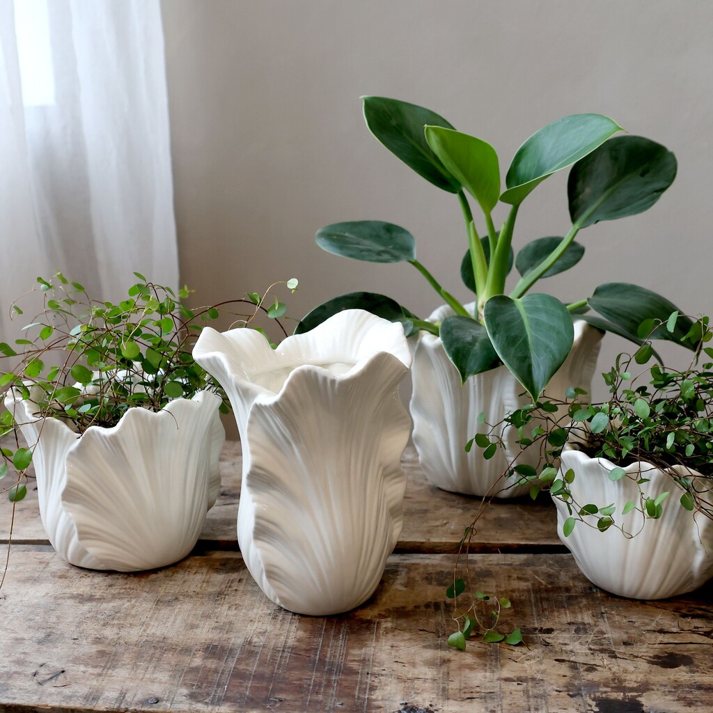 Chic Antique Fayence Blumentopf mit Blätter Preview Image