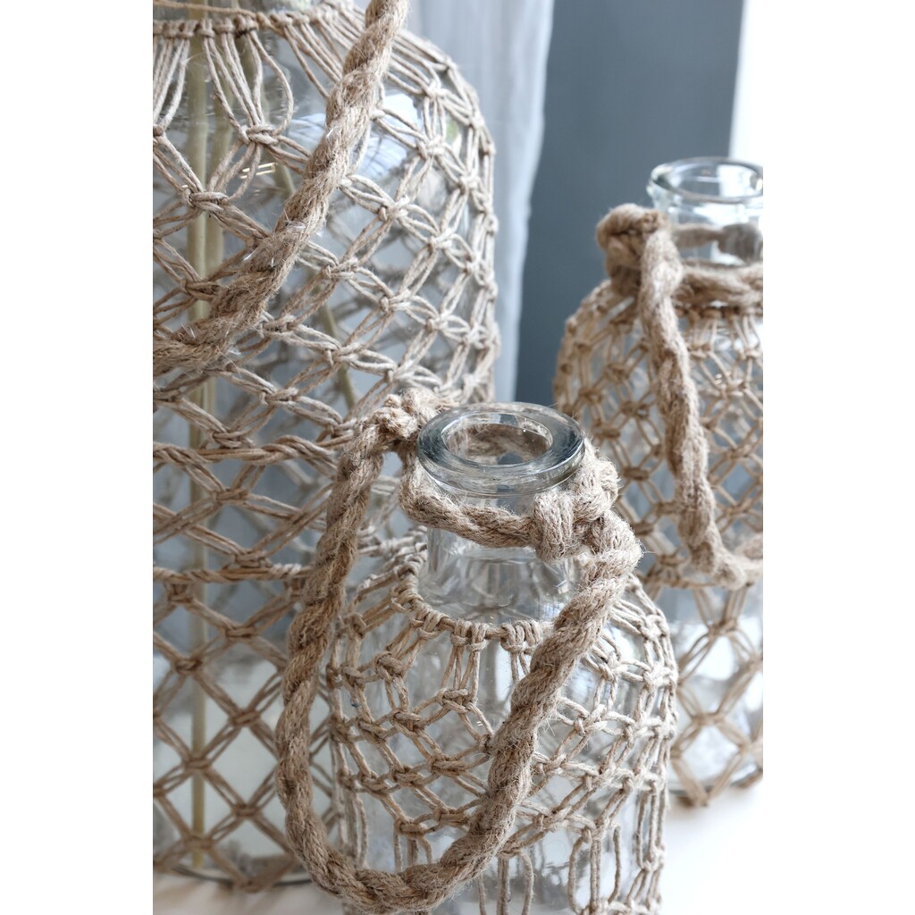 Flasche mit Geflecht und Henkel