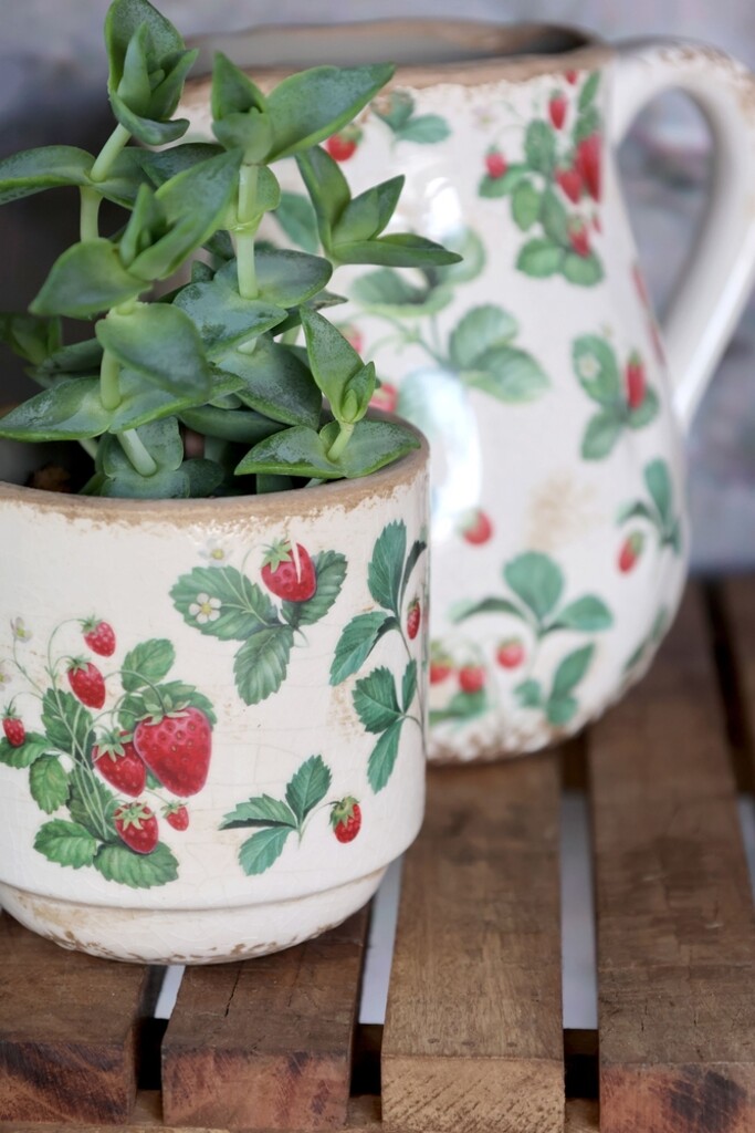 Chic Antique Fraises Übertopf – Keramik-Pflanztopf mit Erdbeer-Dekor online kaufen bei SKANDEKO (Ansicht 2)