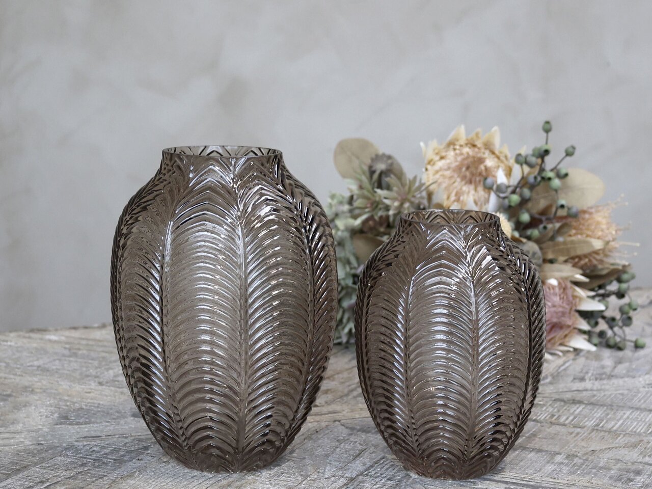 Glasvase mit Blattmuster