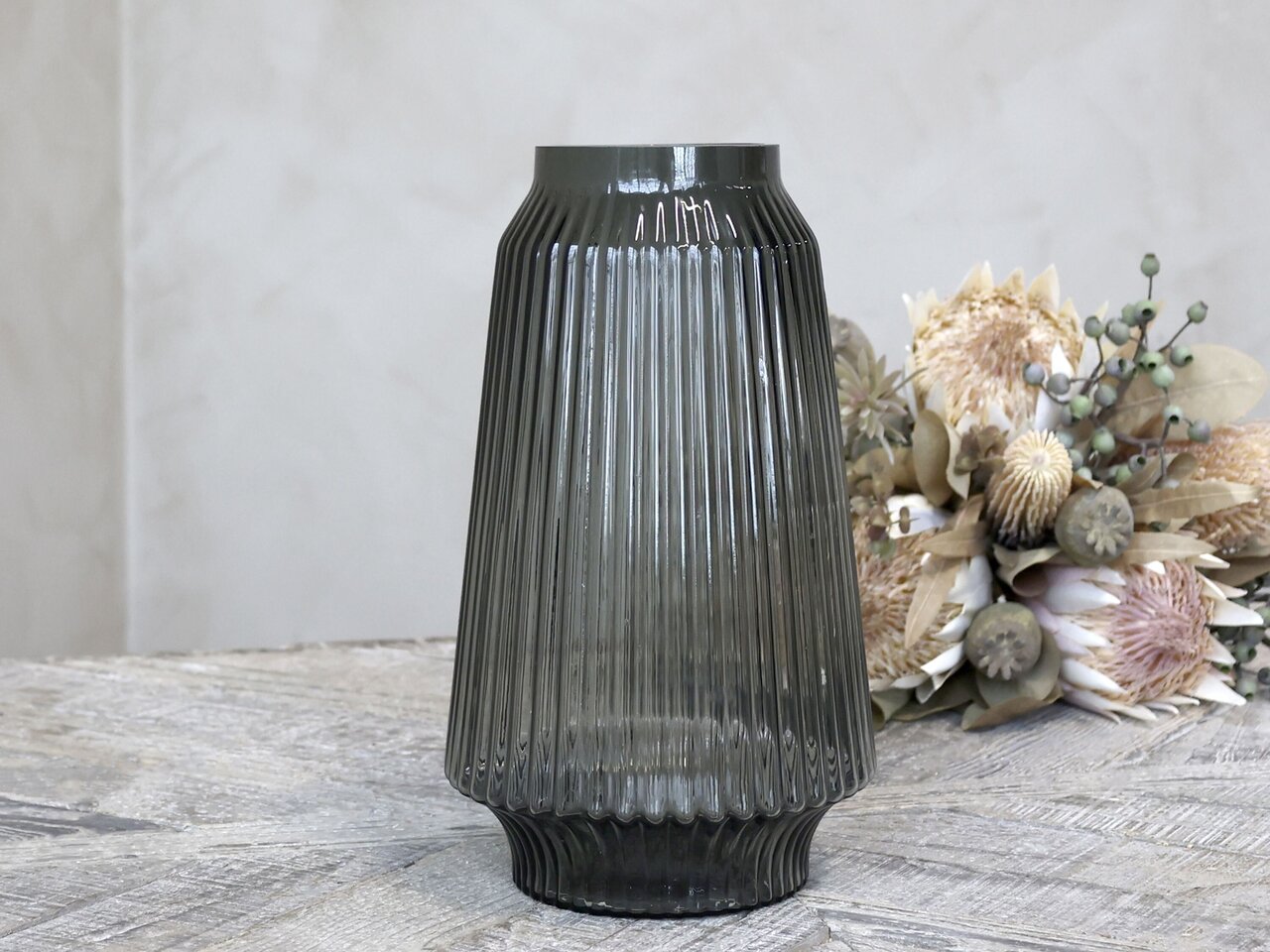 Glasvase mit Rillen