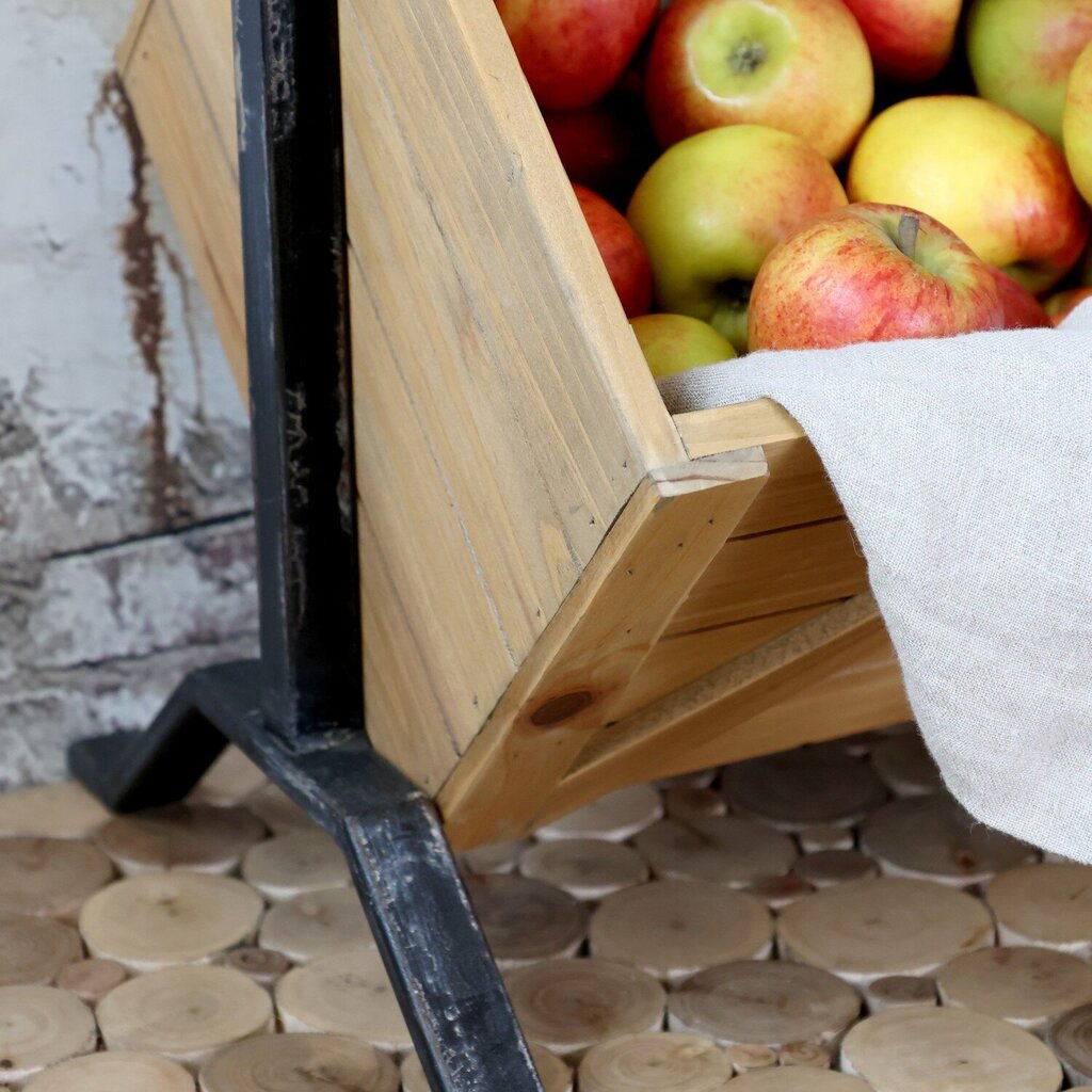 Halter mit Holzkisten