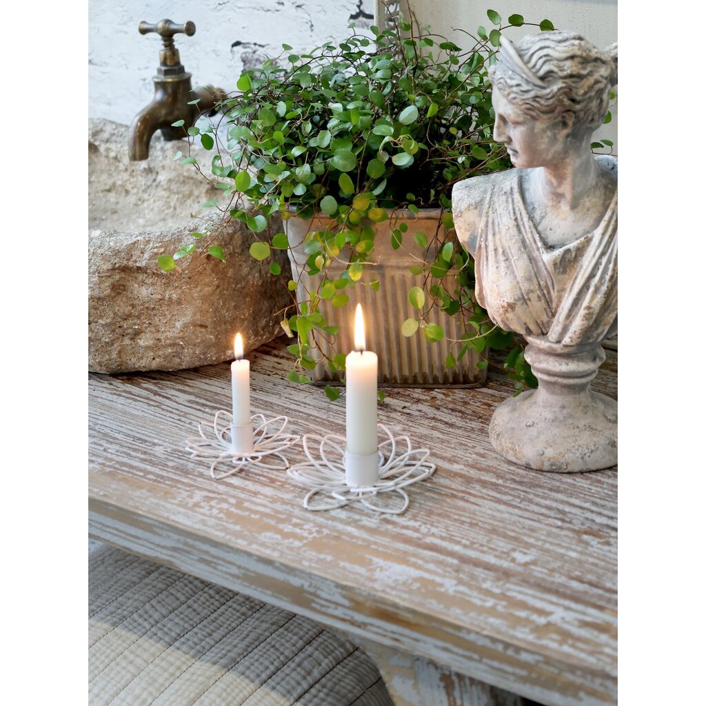 Chic Antique Kerzenständer in Blumenform Preview Image