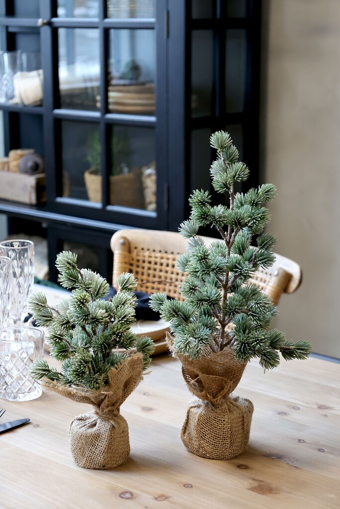 Chic Antique Künstllicher Zedernbaum mit Schnee Preview Image